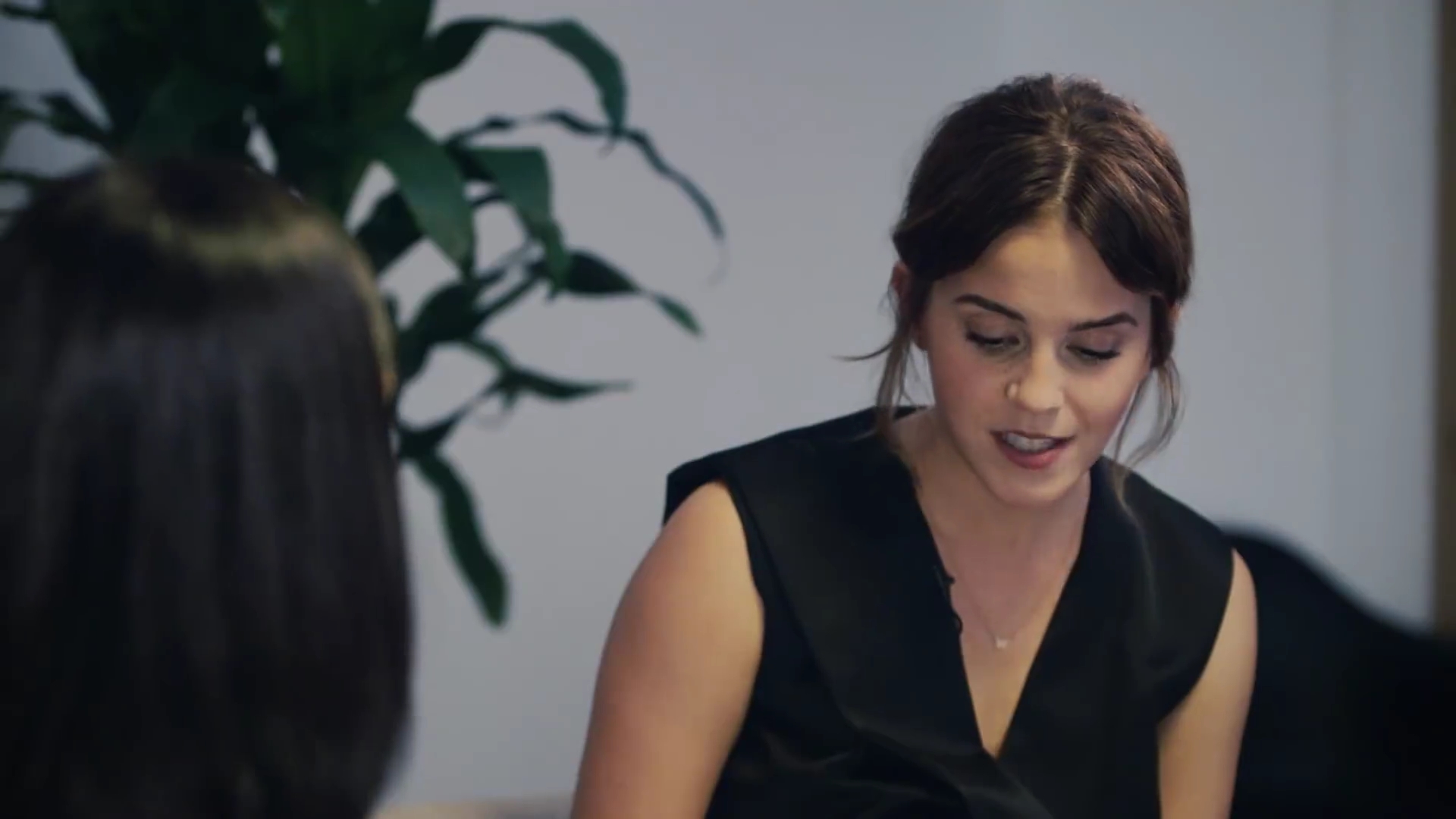 EmmaWatsonFan-dot-NL_2018OurSharedShelfWithRupiKaur1914.jpg EmmaWatsonFan-dot-NL_2018OurSharedShelfWithRupiKaur1914.jpg