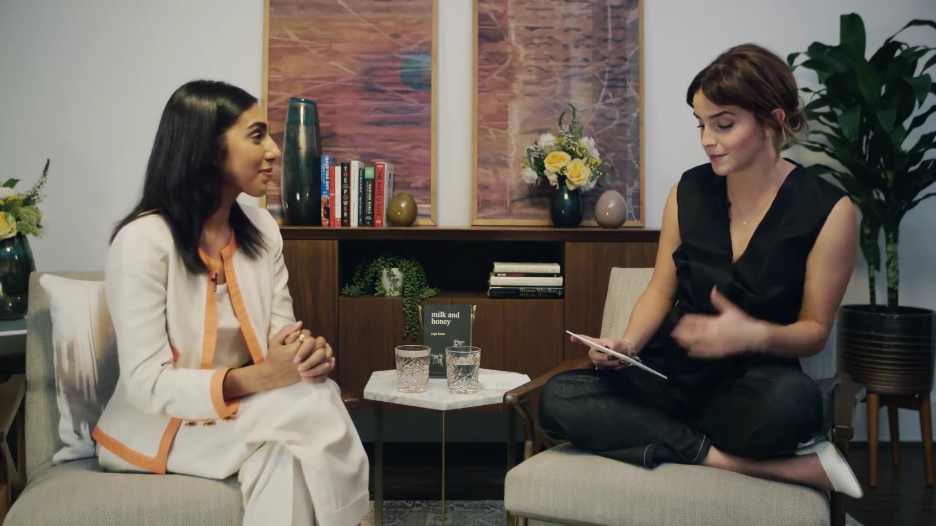 EmmaWatsonFan-dot-NL_2018OurSharedShelfWithRupiKaur1917.jpg EmmaWatsonFan-dot-NL_2018OurSharedShelfWithRupiKaur1917.jpg