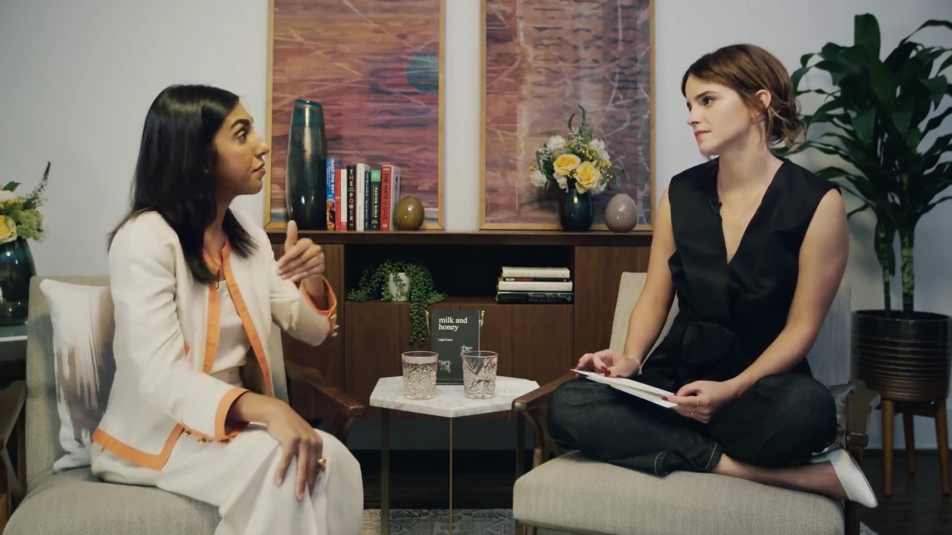 EmmaWatsonFan-dot-NL_2018OurSharedShelfWithRupiKaur2013.jpg EmmaWatsonFan-dot-NL_2018OurSharedShelfWithRupiKaur2013.jpg