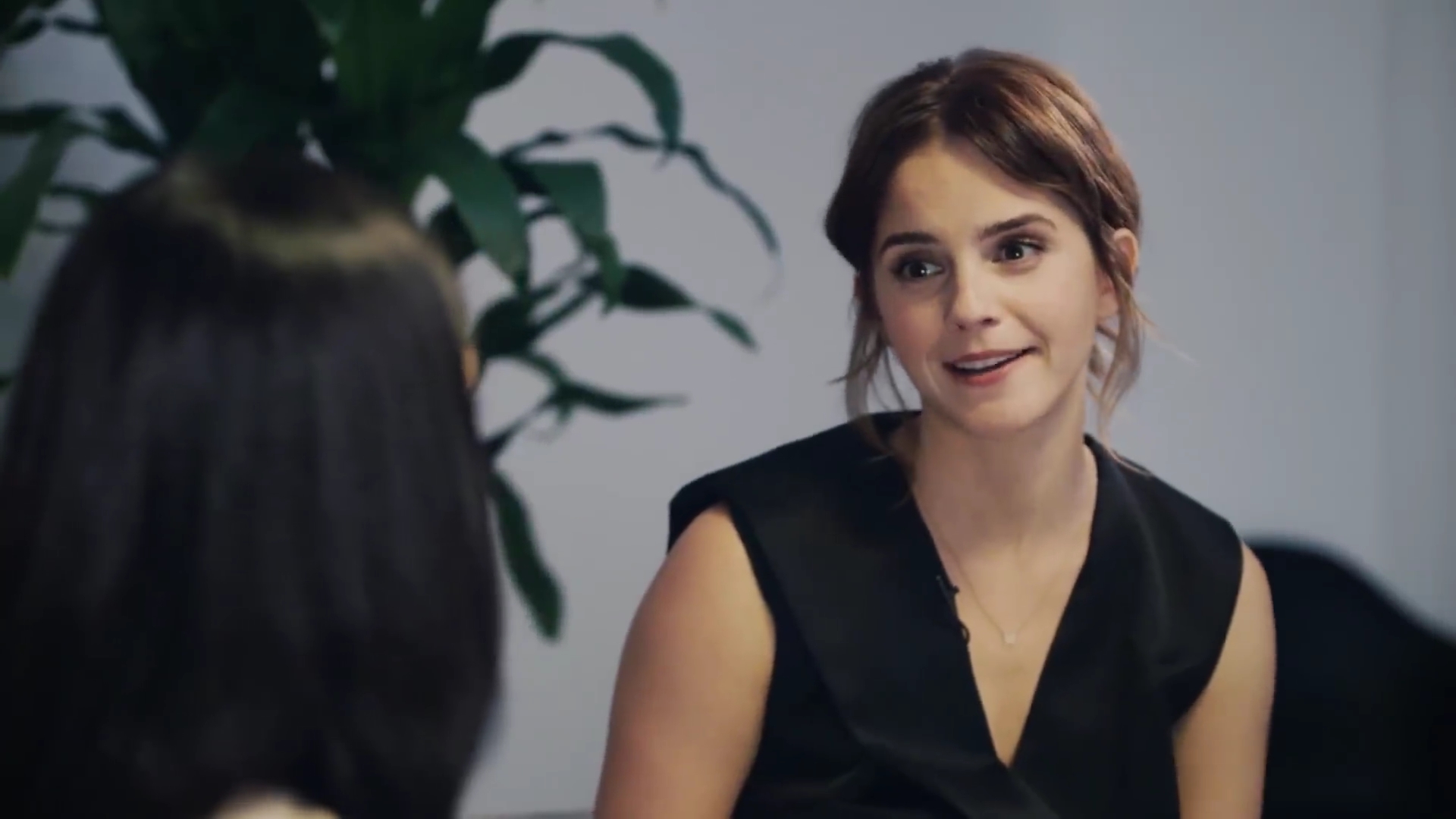 EmmaWatsonFan-dot-NL_2018OurSharedShelfWithRupiKaur2022.jpg EmmaWatsonFan-dot-NL_2018OurSharedShelfWithRupiKaur2022.jpg