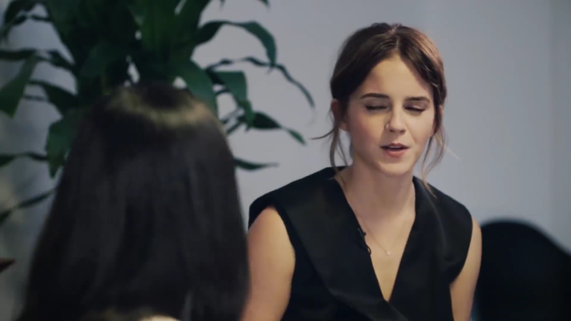 EmmaWatsonFan-dot-NL_2018OurSharedShelfWithRupiKaur2088.jpg EmmaWatsonFan-dot-NL_2018OurSharedShelfWithRupiKaur2088.jpg