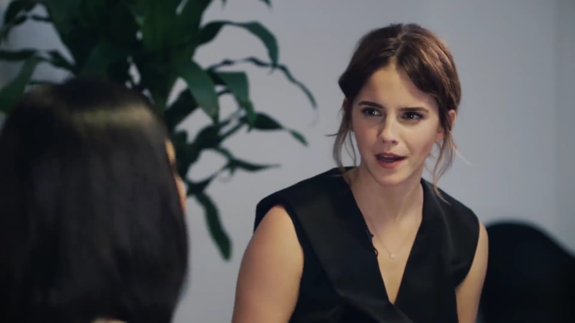 EmmaWatsonFan-dot-NL_2018OurSharedShelfWithRupiKaur2090.jpg EmmaWatsonFan-dot-NL_2018OurSharedShelfWithRupiKaur2090.jpg