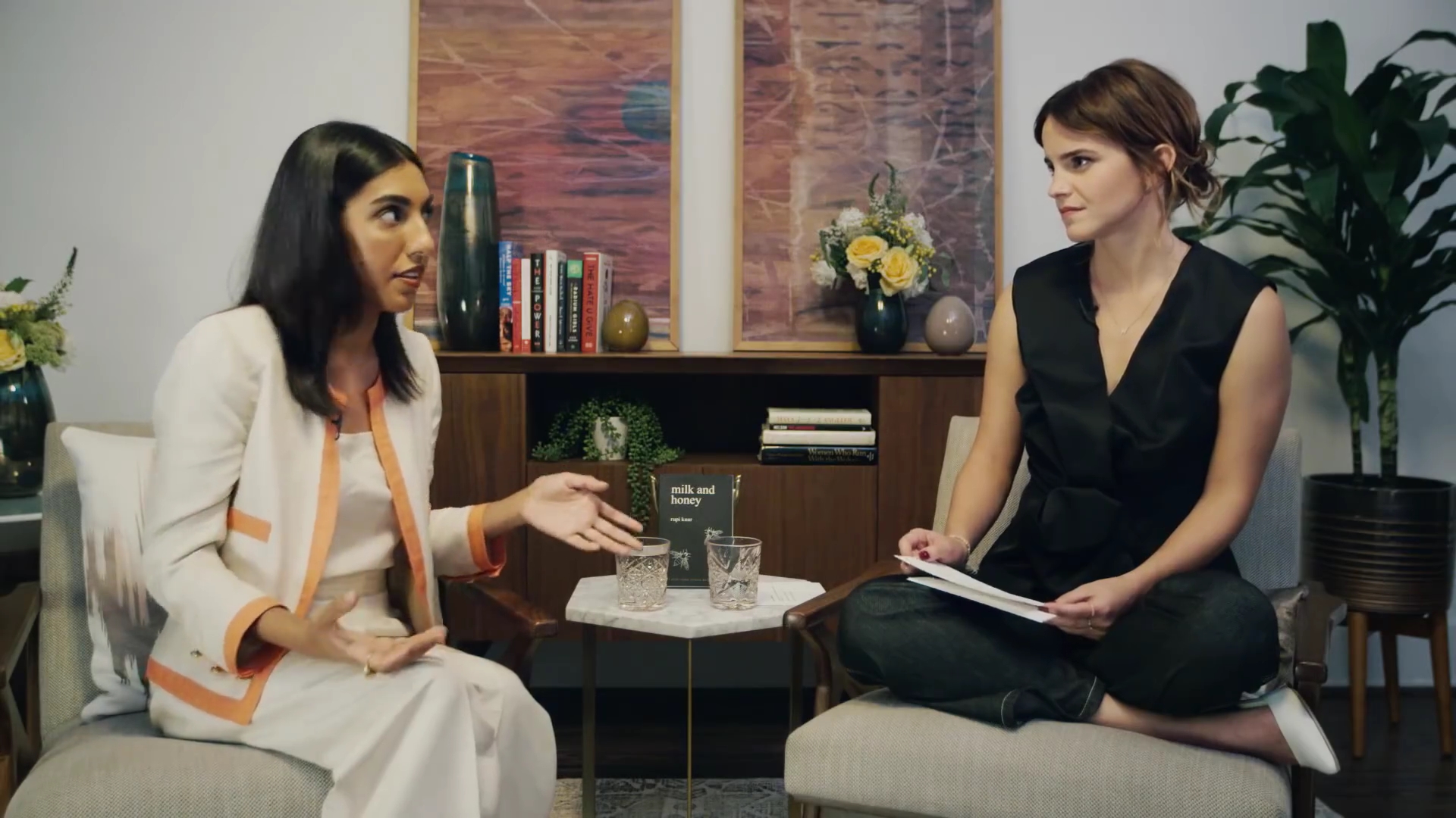 EmmaWatsonFan-dot-NL_2018OurSharedShelfWithRupiKaur2097.jpg EmmaWatsonFan-dot-NL_2018OurSharedShelfWithRupiKaur2097.jpg