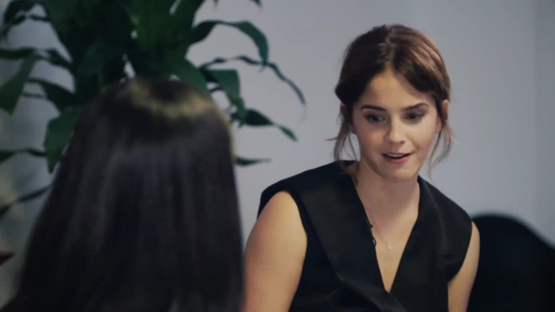 EmmaWatsonFan-dot-NL_2018OurSharedShelfWithRupiKaur2106.jpg EmmaWatsonFan-dot-NL_2018OurSharedShelfWithRupiKaur2106.jpg