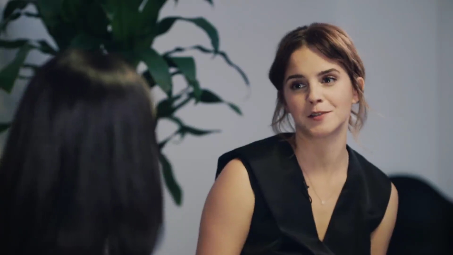 EmmaWatsonFan-dot-NL_2018OurSharedShelfWithRupiKaur2110.jpg EmmaWatsonFan-dot-NL_2018OurSharedShelfWithRupiKaur2110.jpg