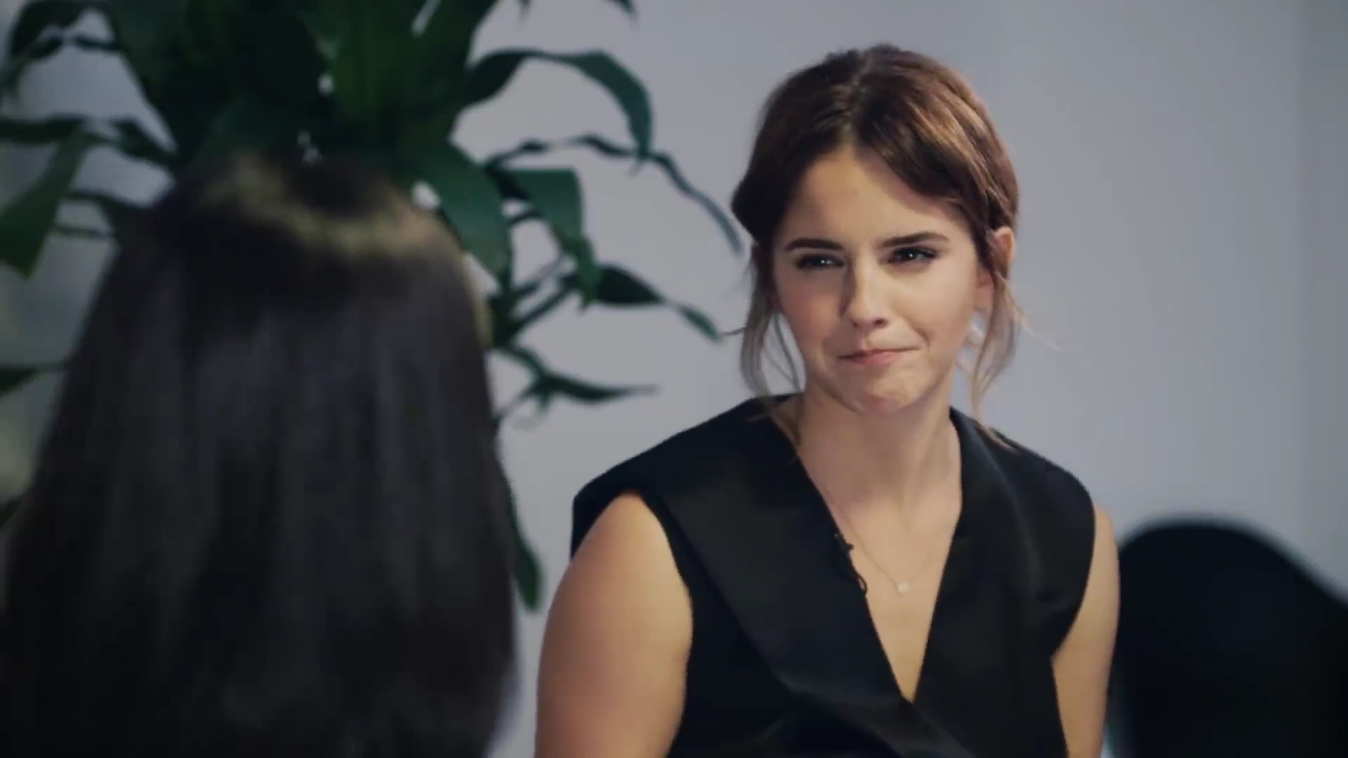 EmmaWatsonFan-dot-NL_2018OurSharedShelfWithRupiKaur2111.jpg EmmaWatsonFan-dot-NL_2018OurSharedShelfWithRupiKaur2111.jpg