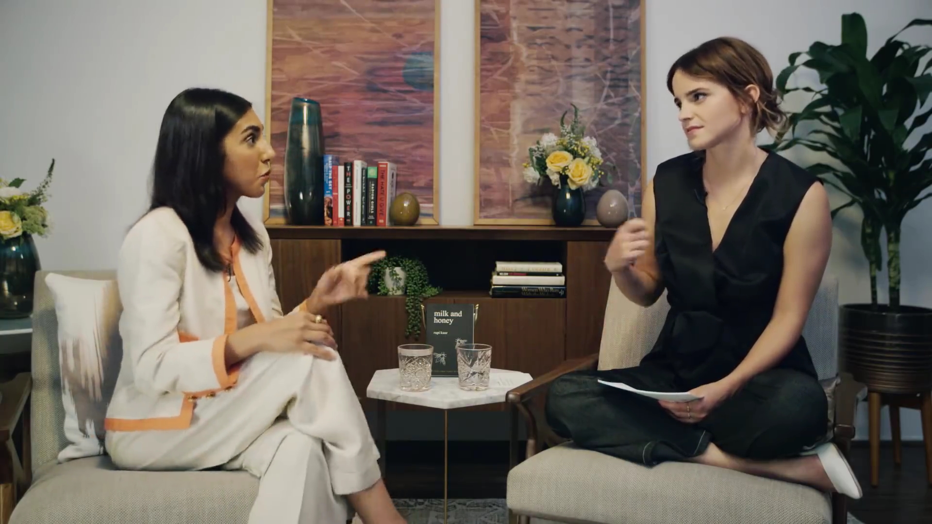 EmmaWatsonFan-dot-NL_2018OurSharedShelfWithRupiKaur2133.jpg EmmaWatsonFan-dot-NL_2018OurSharedShelfWithRupiKaur2133.jpg