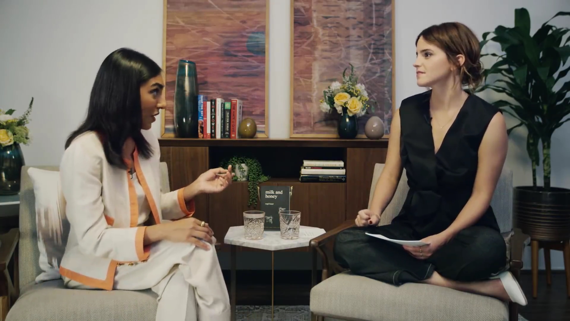 EmmaWatsonFan-dot-NL_2018OurSharedShelfWithRupiKaur2134.jpg EmmaWatsonFan-dot-NL_2018OurSharedShelfWithRupiKaur2134.jpg