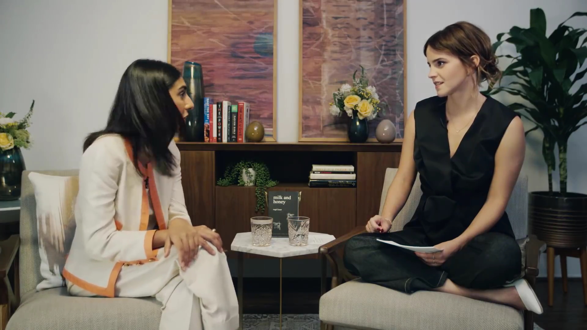 EmmaWatsonFan-dot-NL_2018OurSharedShelfWithRupiKaur2138.jpg EmmaWatsonFan-dot-NL_2018OurSharedShelfWithRupiKaur2138.jpg