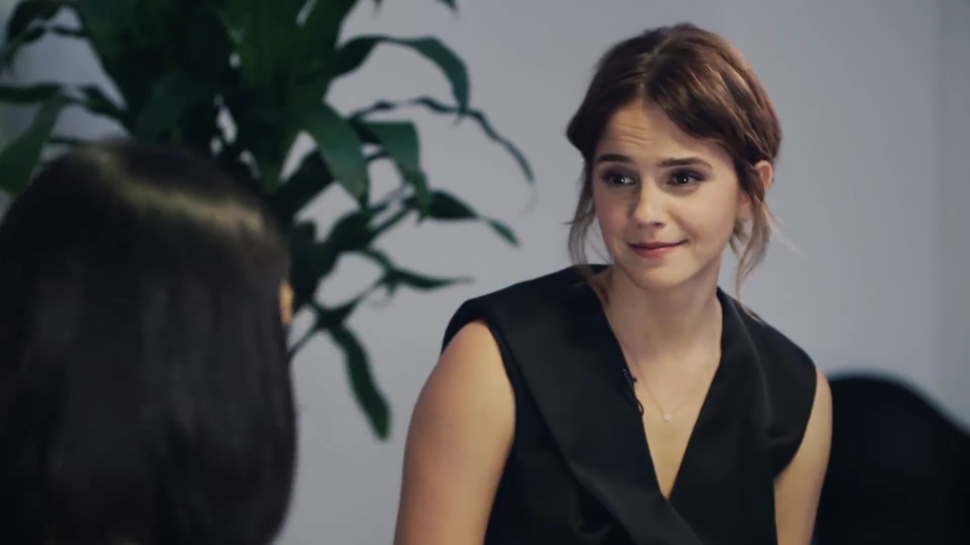 EmmaWatsonFan-dot-NL_2018OurSharedShelfWithRupiKaur2142.jpg EmmaWatsonFan-dot-NL_2018OurSharedShelfWithRupiKaur2142.jpg