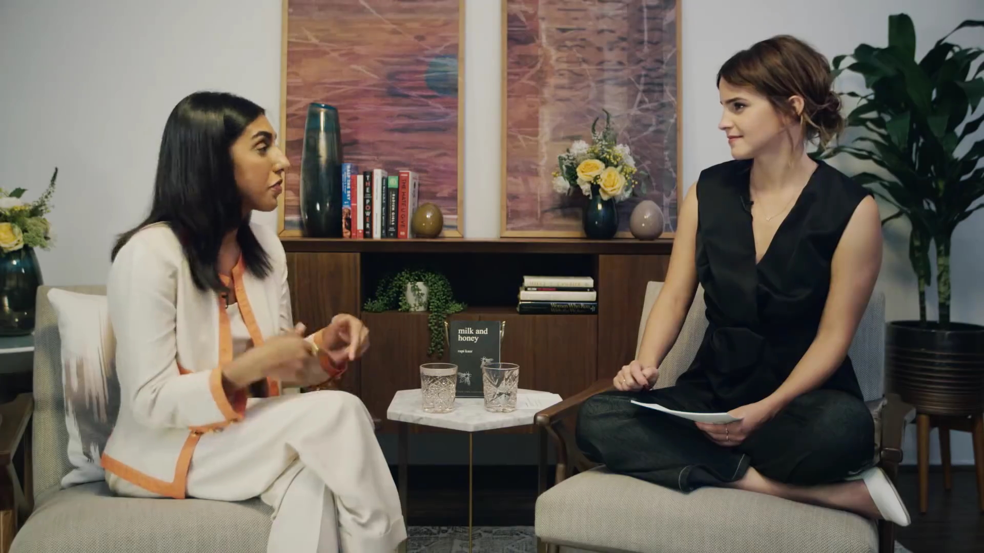 EmmaWatsonFan-dot-NL_2018OurSharedShelfWithRupiKaur2146.jpg EmmaWatsonFan-dot-NL_2018OurSharedShelfWithRupiKaur2146.jpg