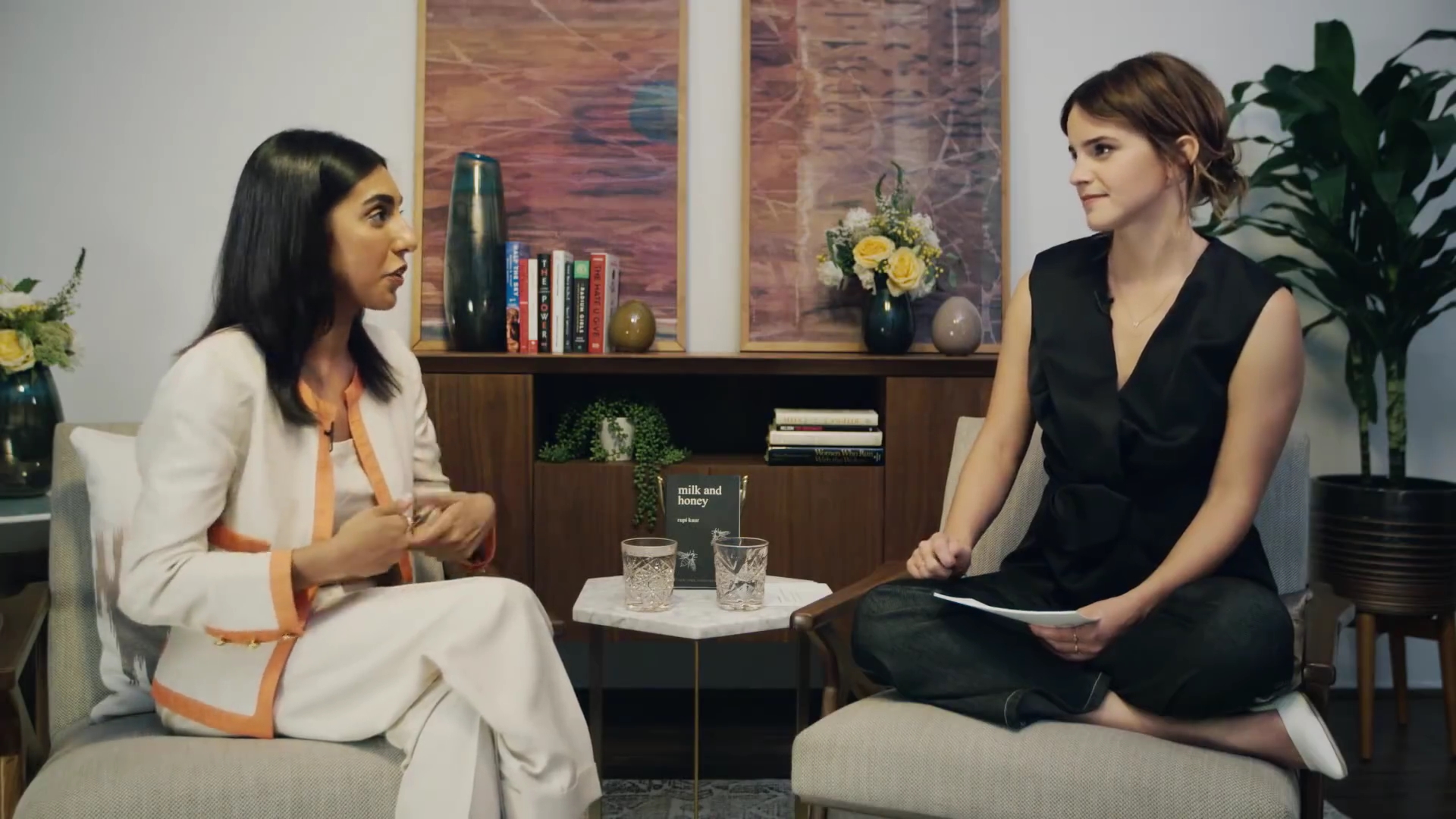 EmmaWatsonFan-dot-NL_2018OurSharedShelfWithRupiKaur2147.jpg EmmaWatsonFan-dot-NL_2018OurSharedShelfWithRupiKaur2147.jpg