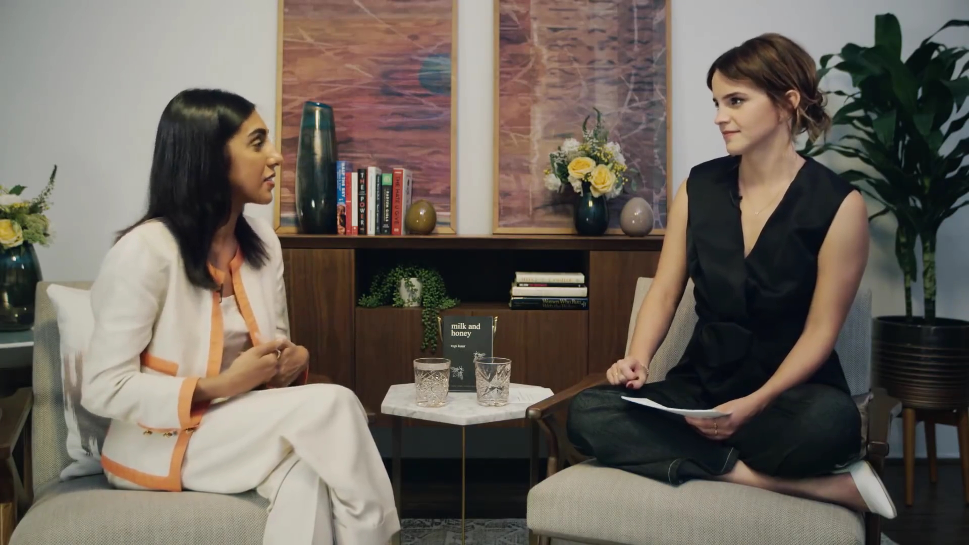 EmmaWatsonFan-dot-NL_2018OurSharedShelfWithRupiKaur2148.jpg EmmaWatsonFan-dot-NL_2018OurSharedShelfWithRupiKaur2148.jpg