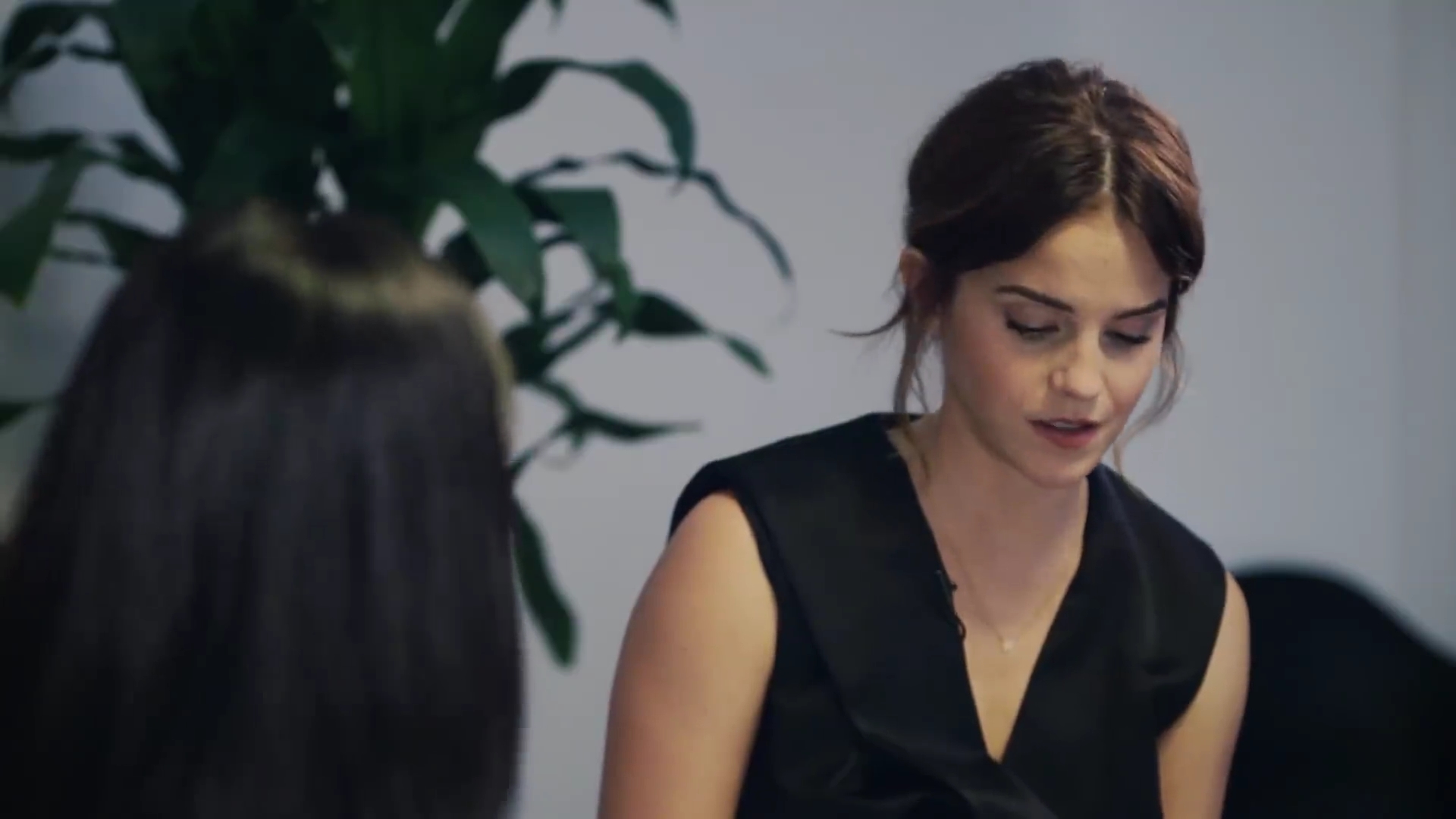 EmmaWatsonFan-dot-NL_2018OurSharedShelfWithRupiKaur2158.jpg EmmaWatsonFan-dot-NL_2018OurSharedShelfWithRupiKaur2158.jpg