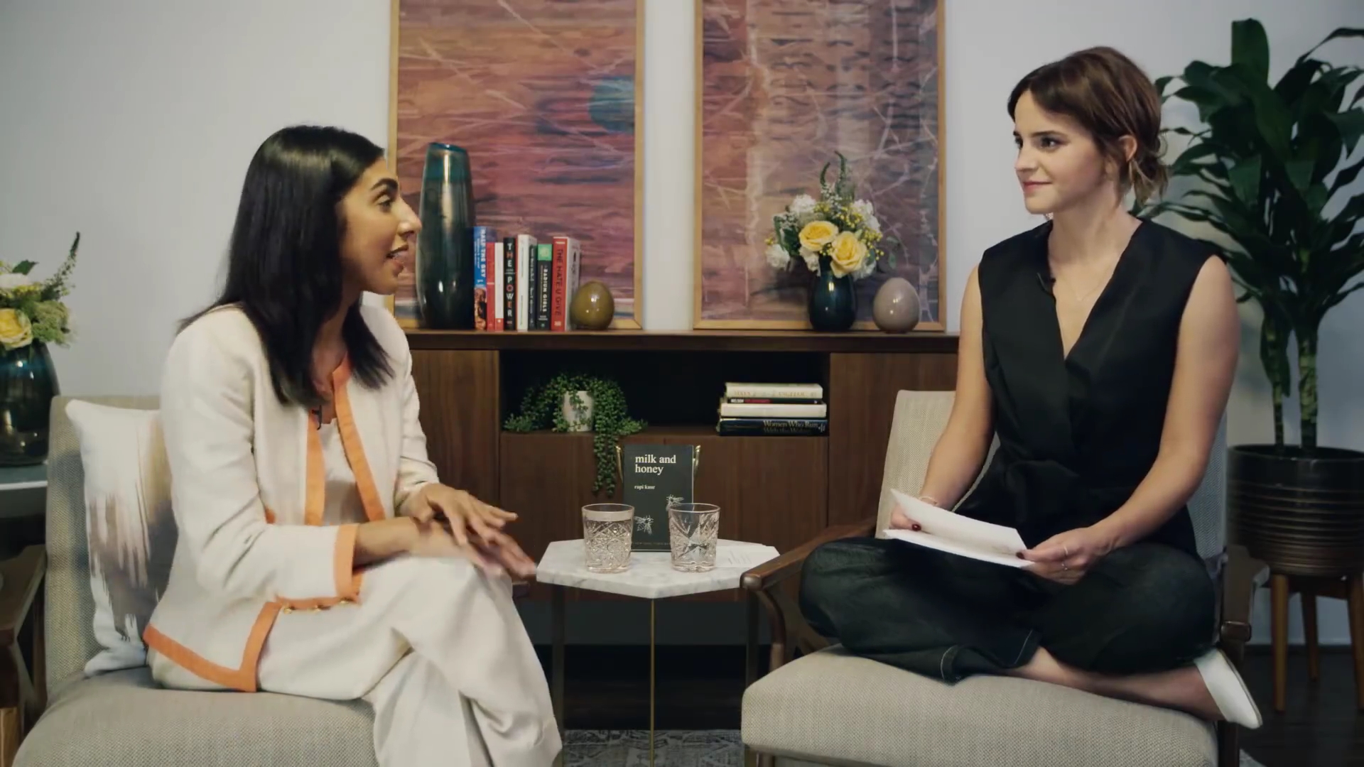 EmmaWatsonFan-dot-NL_2018OurSharedShelfWithRupiKaur2245.jpg EmmaWatsonFan-dot-NL_2018OurSharedShelfWithRupiKaur2245.jpg