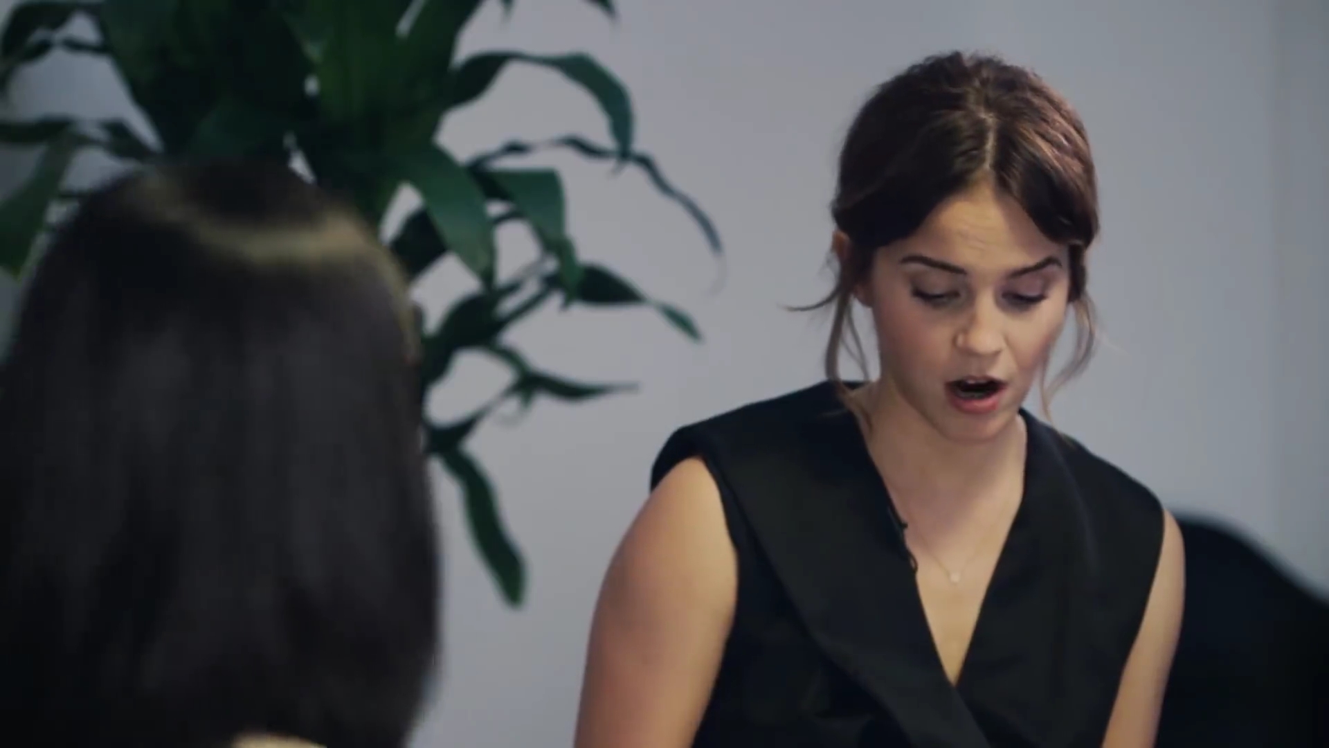 EmmaWatsonFan-dot-NL_2018OurSharedShelfWithRupiKaur2261.jpg EmmaWatsonFan-dot-NL_2018OurSharedShelfWithRupiKaur2261.jpg