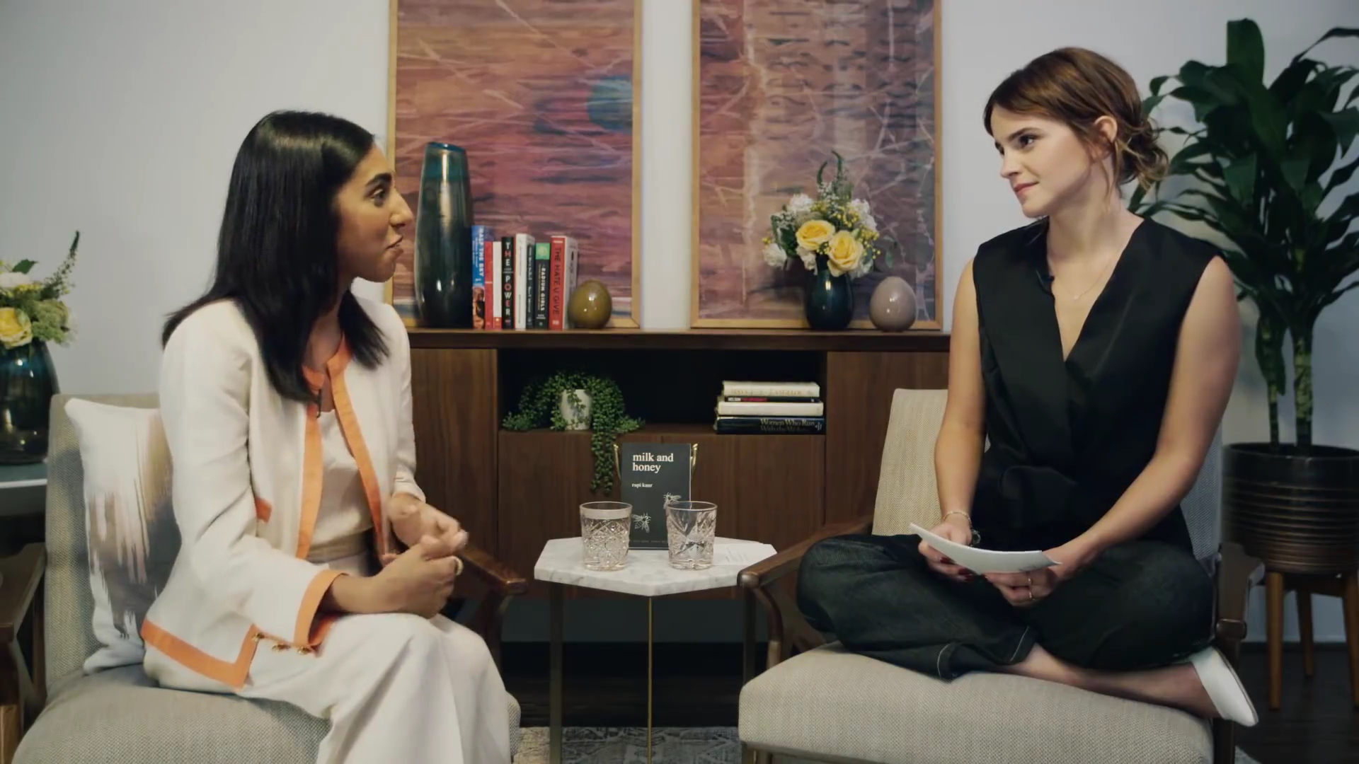 EmmaWatsonFan-dot-NL_2018OurSharedShelfWithRupiKaur2298.jpg EmmaWatsonFan-dot-NL_2018OurSharedShelfWithRupiKaur2298.jpg