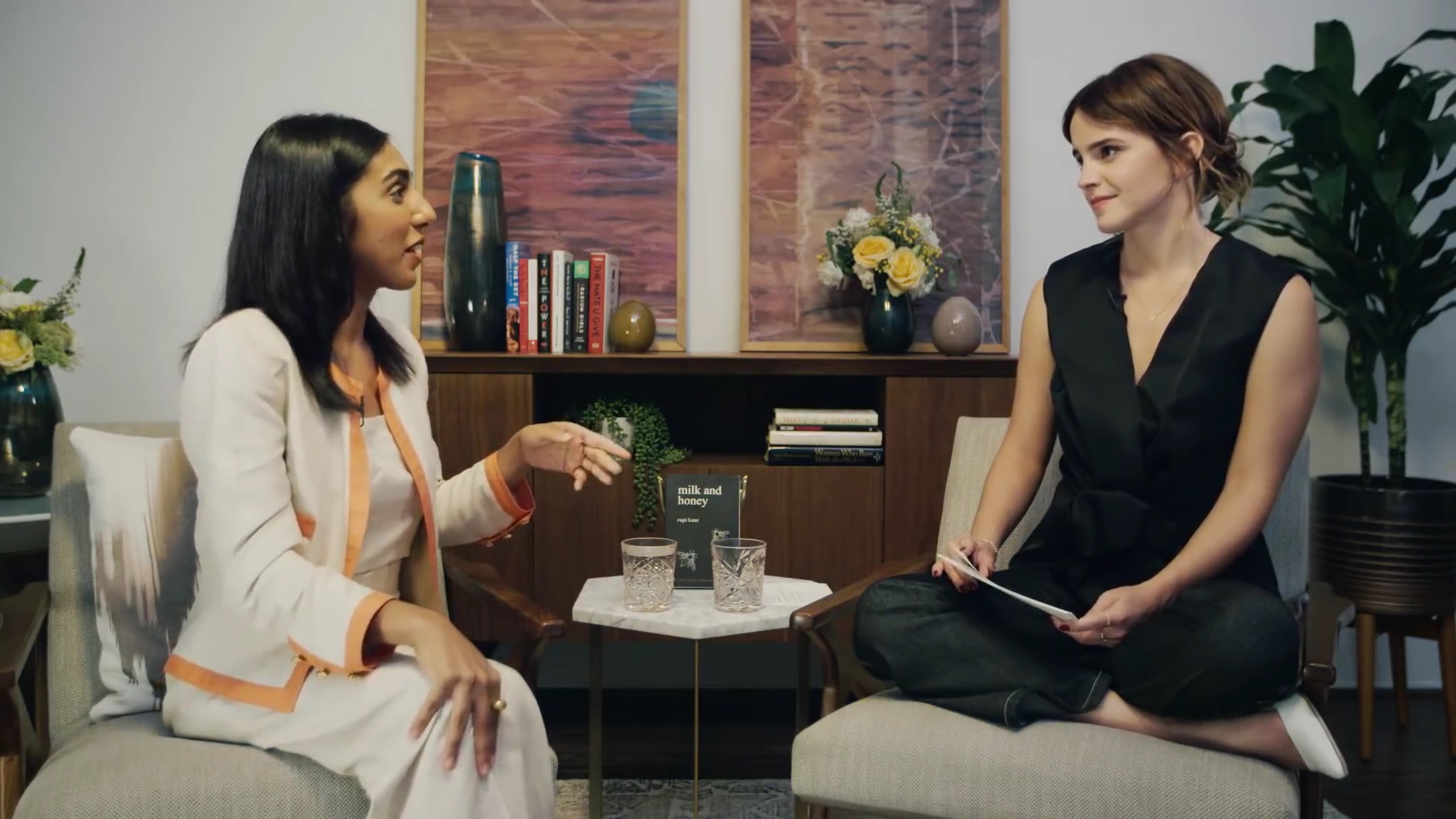 EmmaWatsonFan-dot-NL_2018OurSharedShelfWithRupiKaur2397.jpg EmmaWatsonFan-dot-NL_2018OurSharedShelfWithRupiKaur2397.jpg