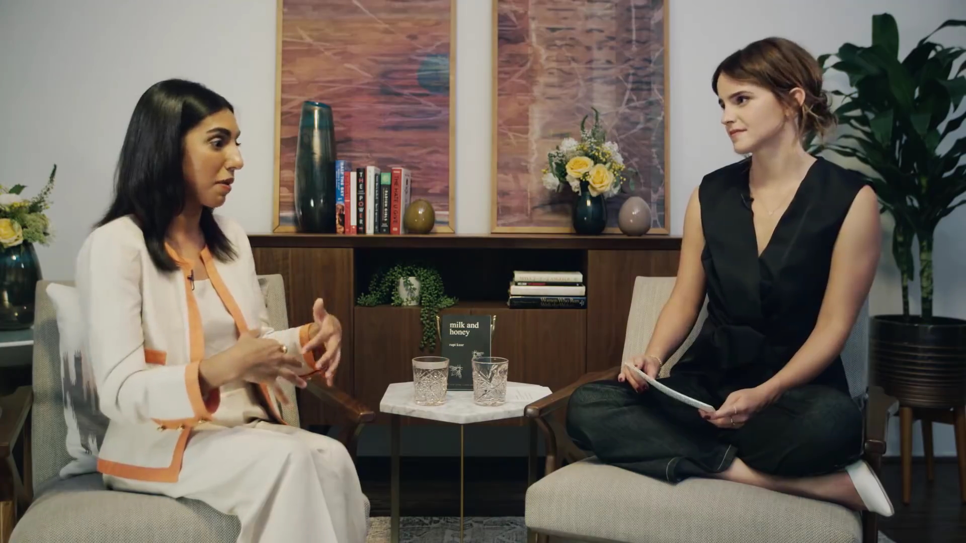 EmmaWatsonFan-dot-NL_2018OurSharedShelfWithRupiKaur2403.jpg EmmaWatsonFan-dot-NL_2018OurSharedShelfWithRupiKaur2403.jpg