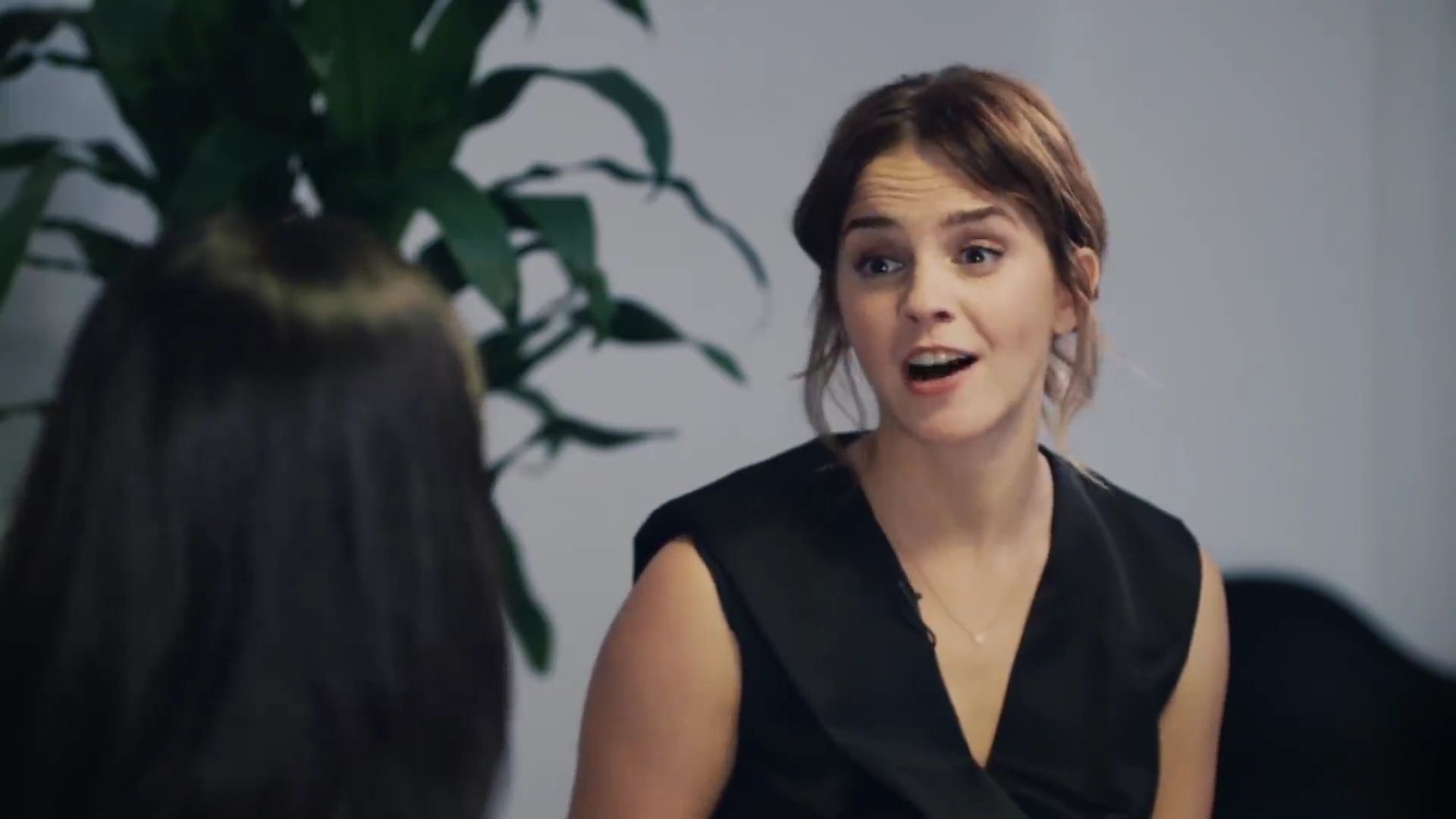 EmmaWatsonFan-dot-NL_2018OurSharedShelfWithRupiKaur2506.jpg EmmaWatsonFan-dot-NL_2018OurSharedShelfWithRupiKaur2506.jpg