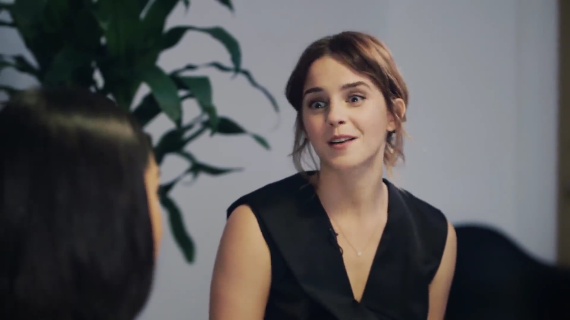 EmmaWatsonFan-dot-NL_2018OurSharedShelfWithRupiKaur2524.jpg