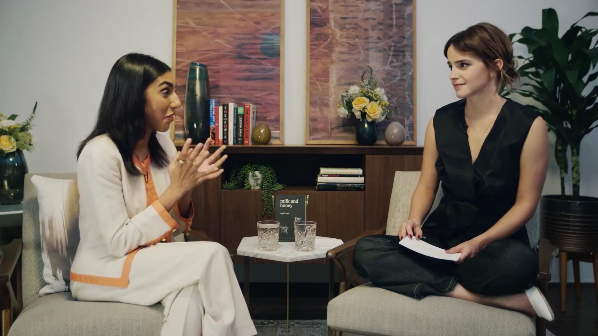 EmmaWatsonFan-dot-NL_2018OurSharedShelfWithRupiKaur2573.jpg EmmaWatsonFan-dot-NL_2018OurSharedShelfWithRupiKaur2573.jpg