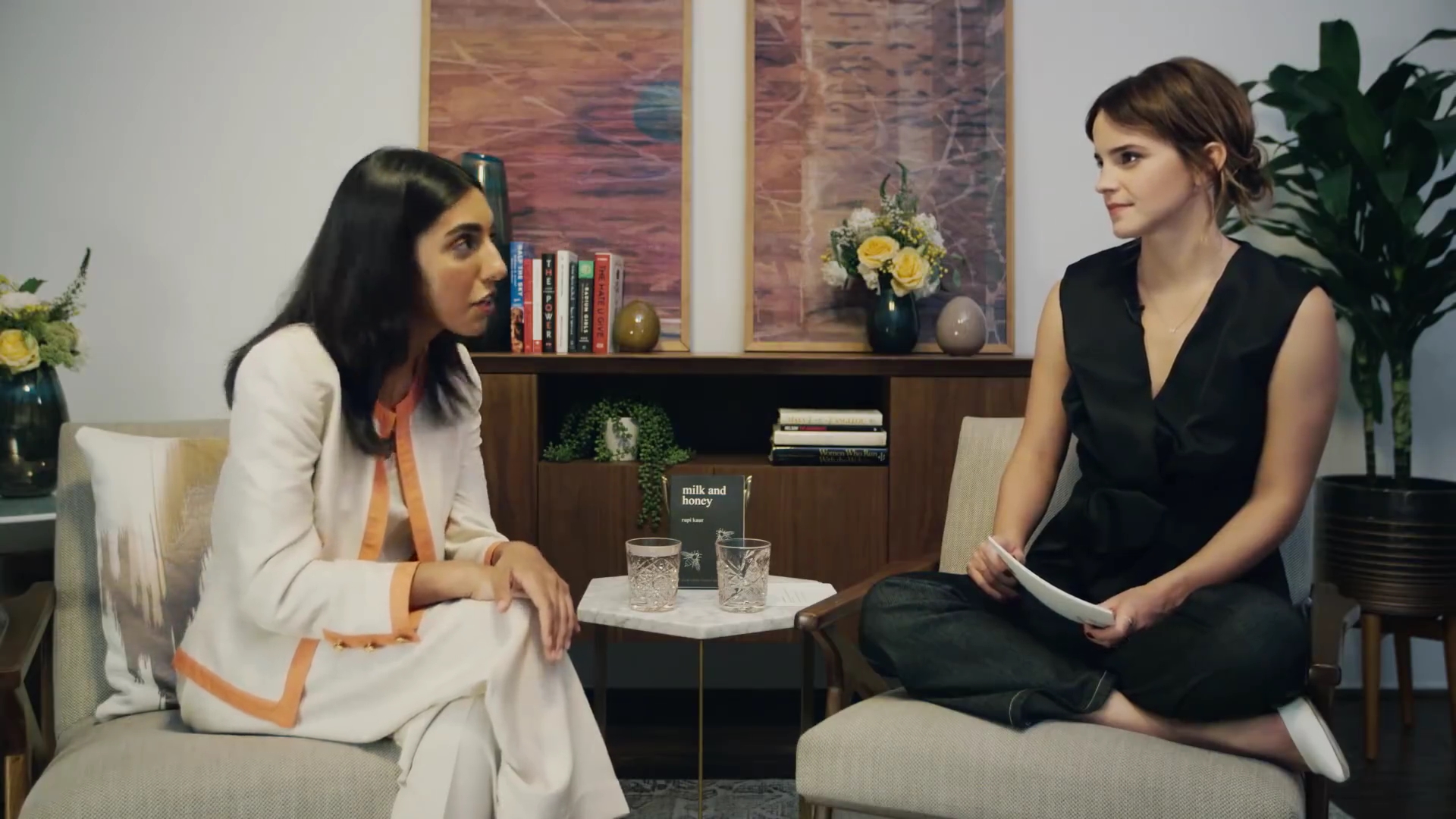 EmmaWatsonFan-dot-NL_2018OurSharedShelfWithRupiKaur2605.jpg EmmaWatsonFan-dot-NL_2018OurSharedShelfWithRupiKaur2605.jpg