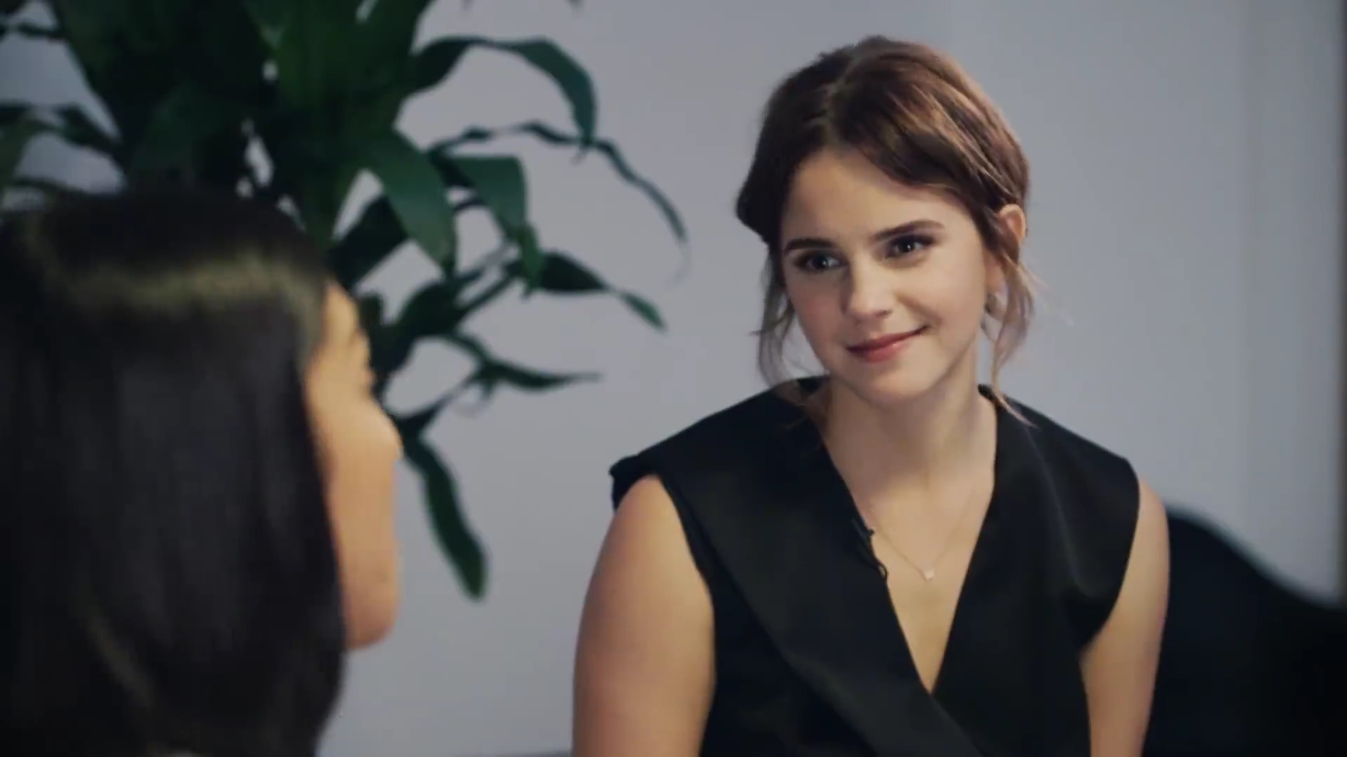 EmmaWatsonFan-dot-NL_2018OurSharedShelfWithRupiKaur2769.jpg EmmaWatsonFan-dot-NL_2018OurSharedShelfWithRupiKaur2769.jpg