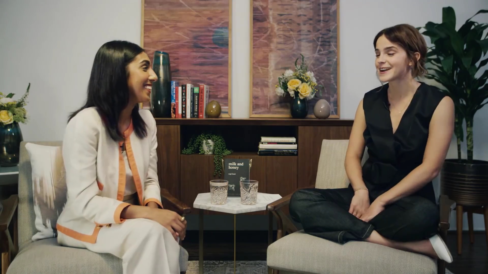 EmmaWatsonFan-dot-NL_2018OurSharedShelfWithRupiKaur2800.jpg EmmaWatsonFan-dot-NL_2018OurSharedShelfWithRupiKaur2800.jpg