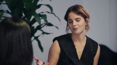 EmmaWatsonFan-dot-NL_2018OurSharedShelfWithRupiKaur2633.jpg