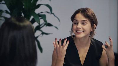 EmmaWatsonFan-dot-NL_2018OurSharedShelfWithRupiKaur2786.jpg