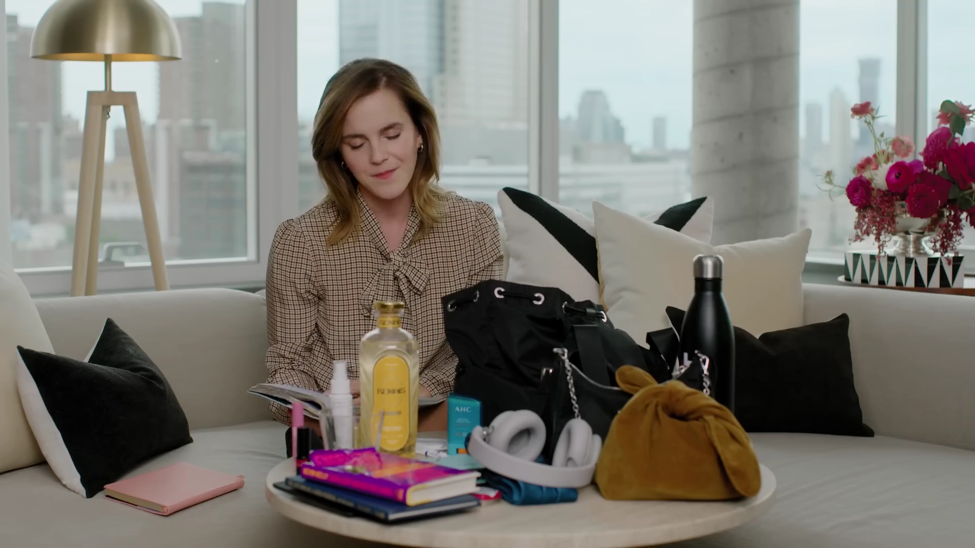 EmmaWatsonFan-dot-nl-2023Vouge-InsideEmmasPradaBackpack0296.jpg