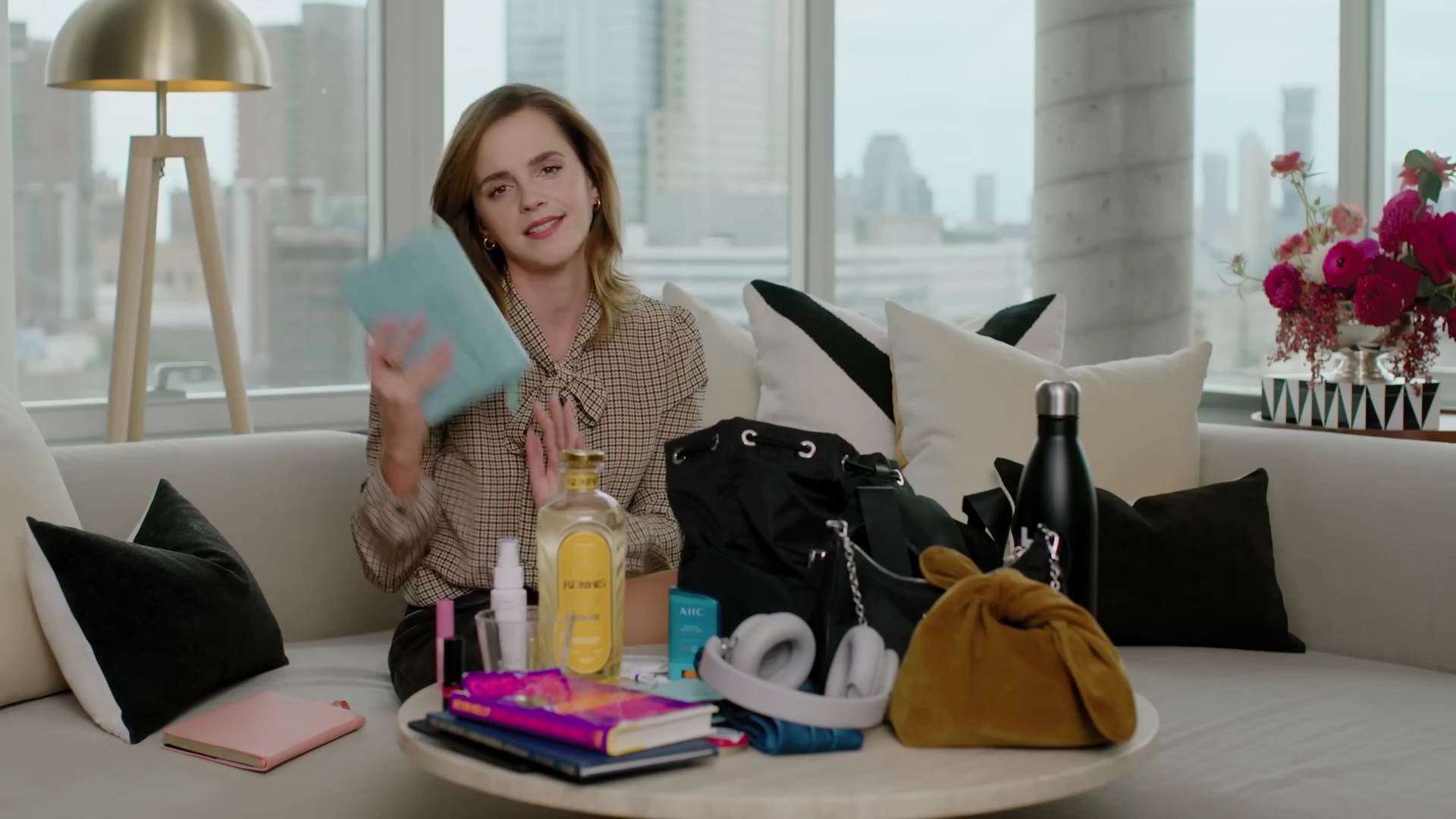 EmmaWatsonFan-dot-nl-2023Vouge-InsideEmmasPradaBackpack0315.jpg