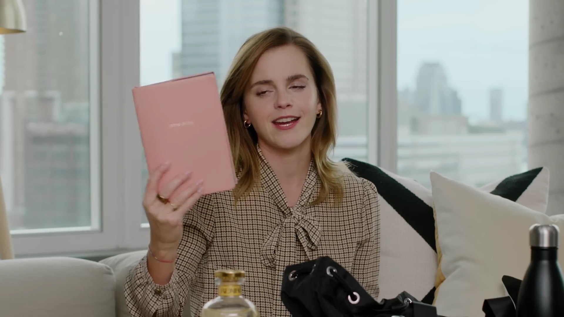 EmmaWatsonFan-dot-nl-2023Vouge-InsideEmmasPradaBackpack0319.jpg EmmaWatsonFan-dot-nl-2023Vouge-InsideEmmasPradaBackpack0319.jpg