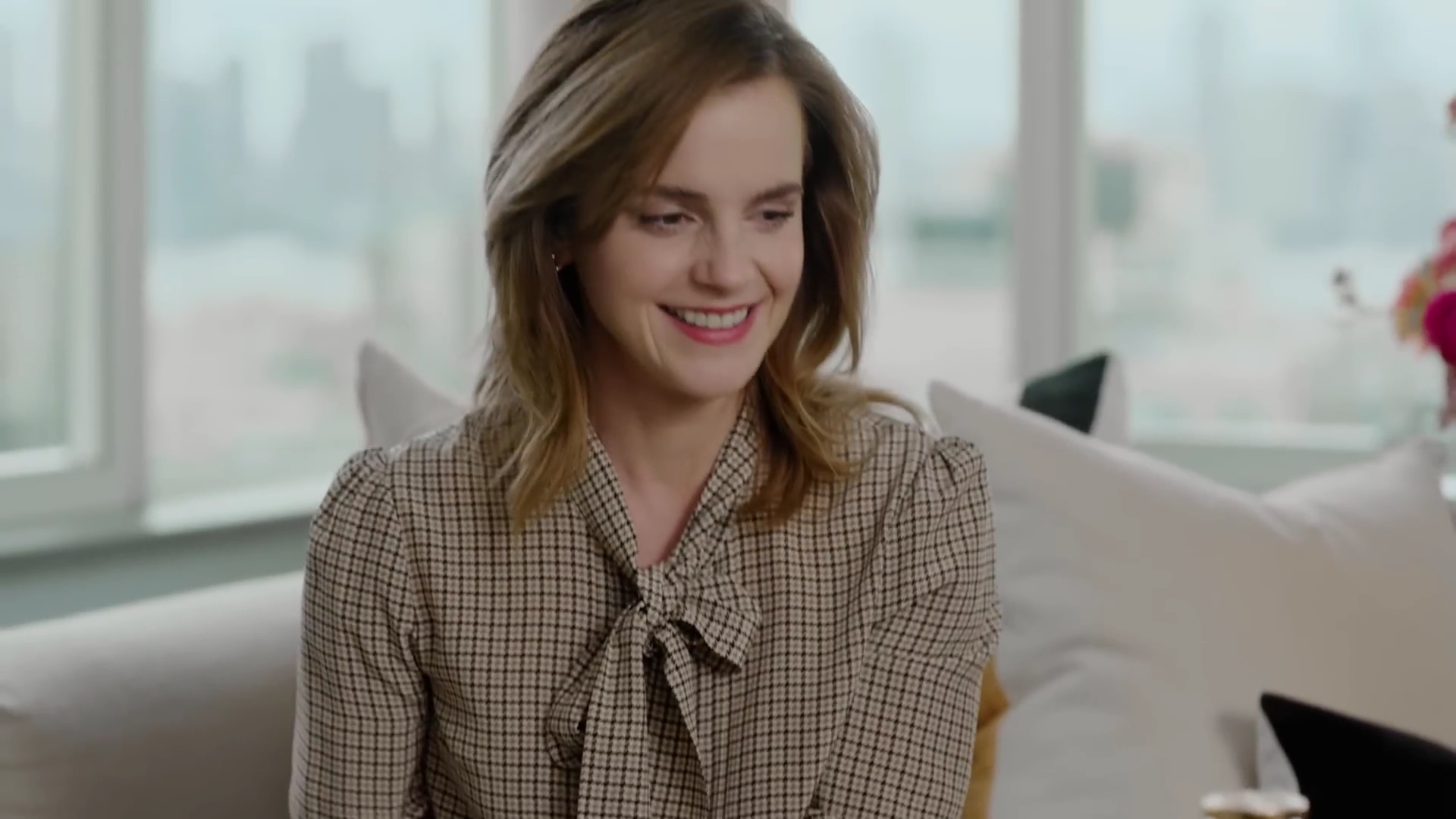 EmmaWatsonFan-dot-nl-2023Vouge-InsideEmmasPradaBackpack0388.jpg