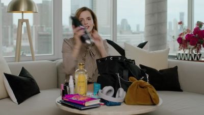 EmmaWatsonFan-dot-nl-2023Vouge-InsideEmmasPradaBackpack0273.jpg