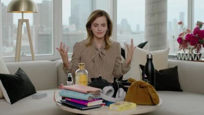 EmmaWatsonFan-dot-nl-2023Vouge-InsideEmmasPradaBackpack0444.jpg