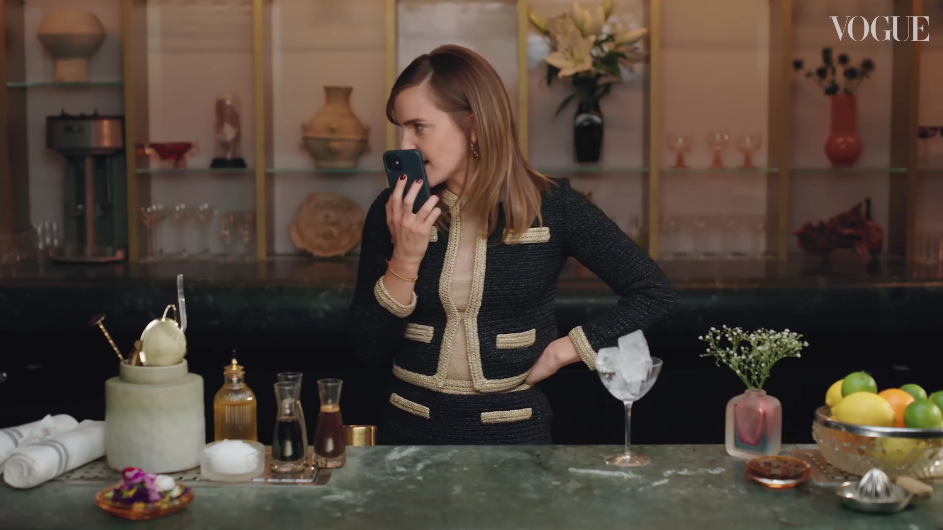 EmmaWatsonFan-dot-nl-2023VougeUK-MakingCocktails0001.jpg