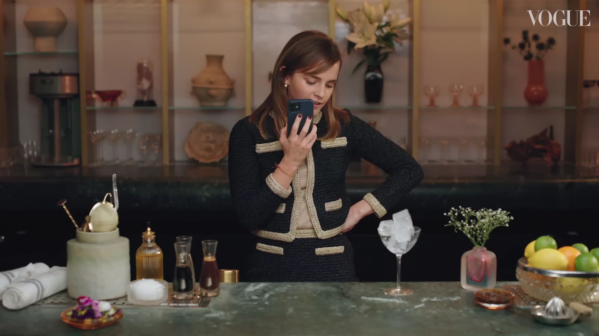 EmmaWatsonFan-dot-nl-2023VougeUK-MakingCocktails0004.jpg