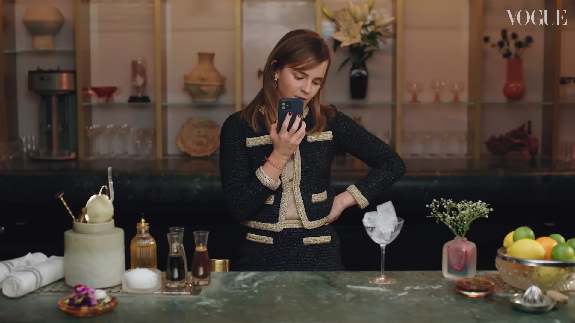 EmmaWatsonFan-dot-nl-2023VougeUK-MakingCocktails0005.jpg