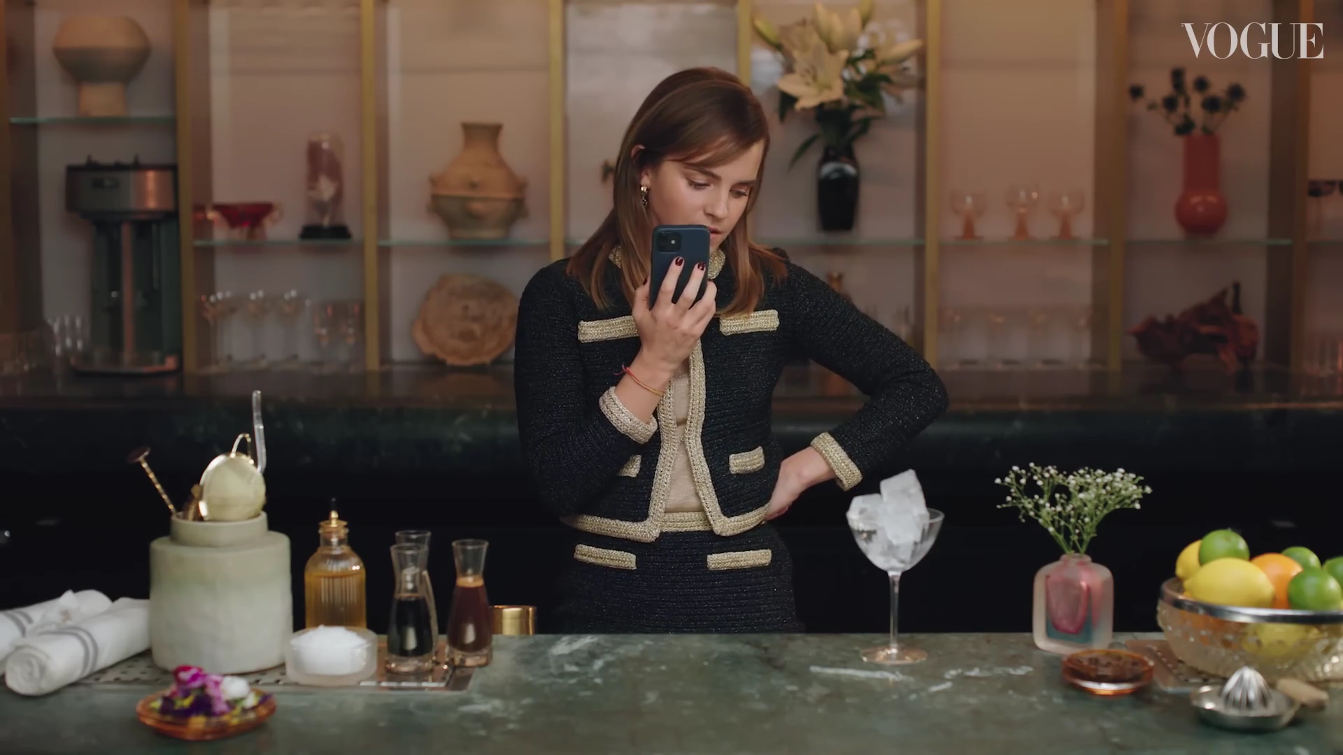EmmaWatsonFan-dot-nl-2023VougeUK-MakingCocktails0006.jpg