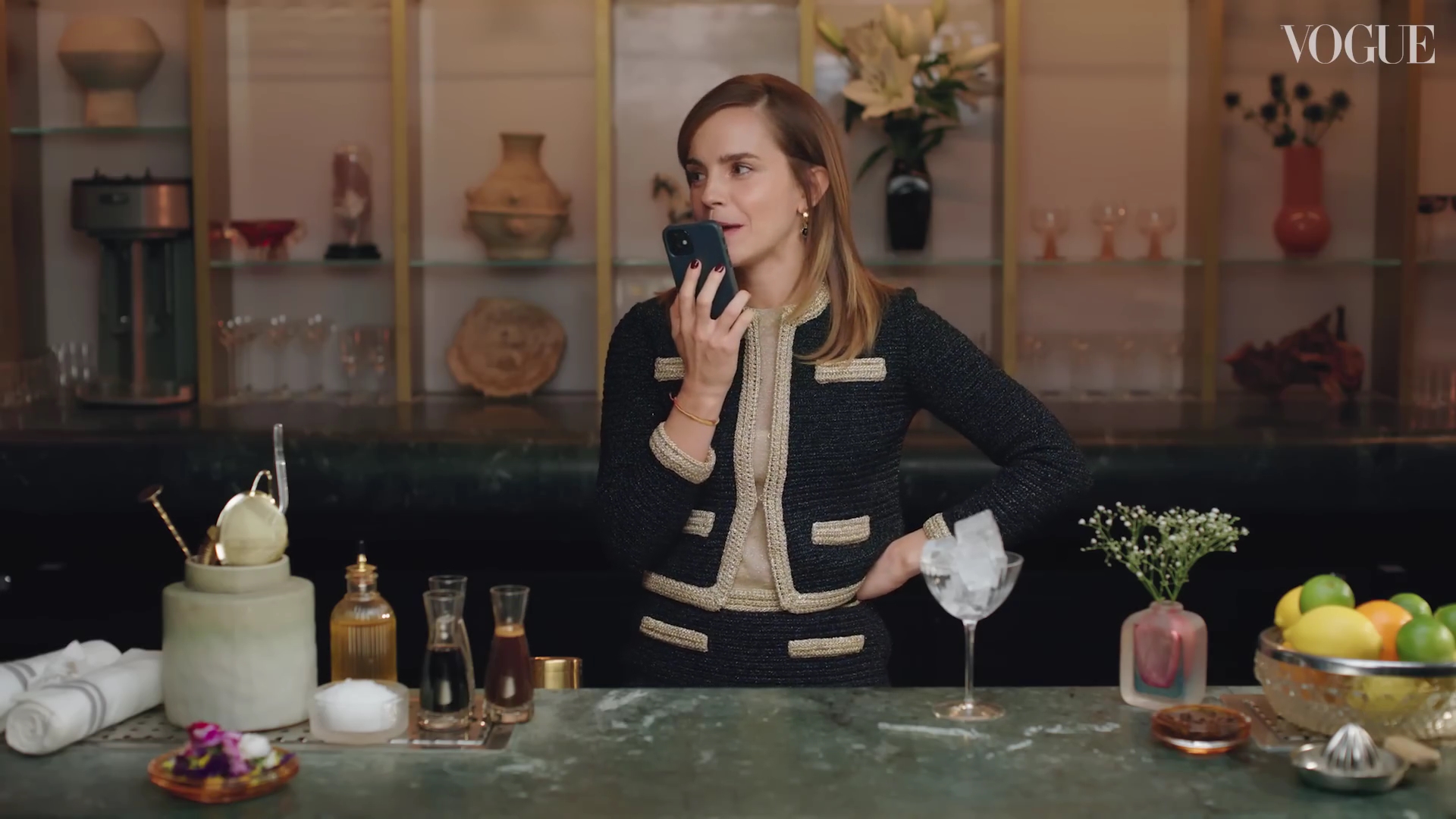 EmmaWatsonFan-dot-nl-2023VougeUK-MakingCocktails0016.jpg