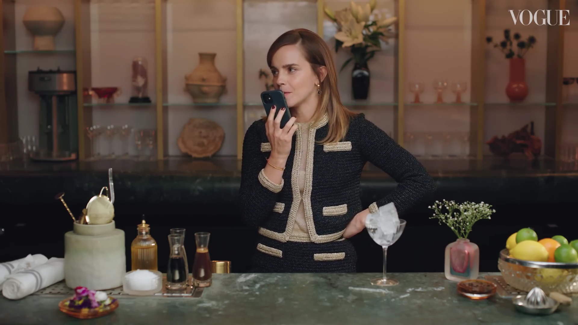 EmmaWatsonFan-dot-nl-2023VougeUK-MakingCocktails0017.jpg