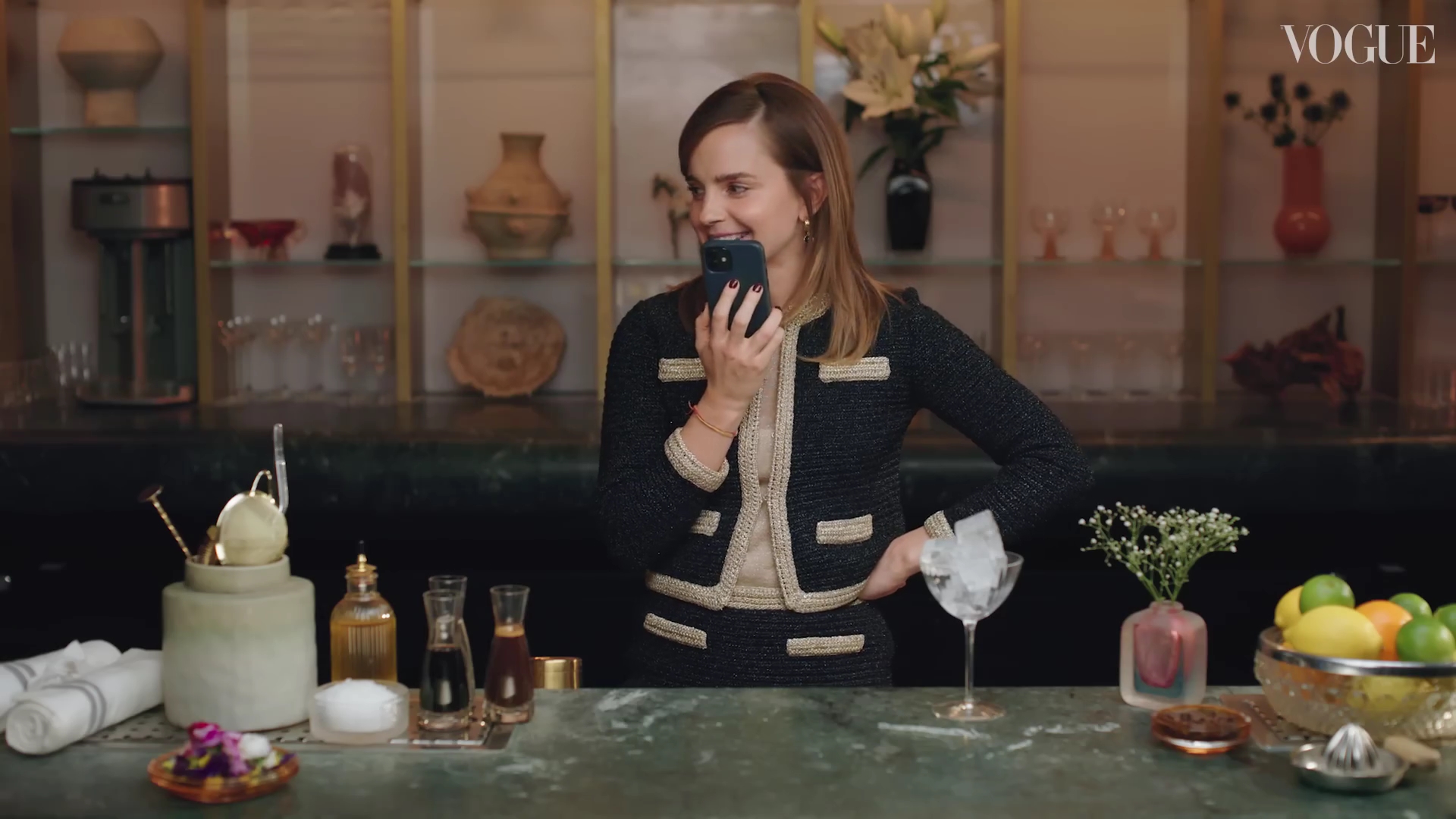 EmmaWatsonFan-dot-nl-2023VougeUK-MakingCocktails0020.jpg