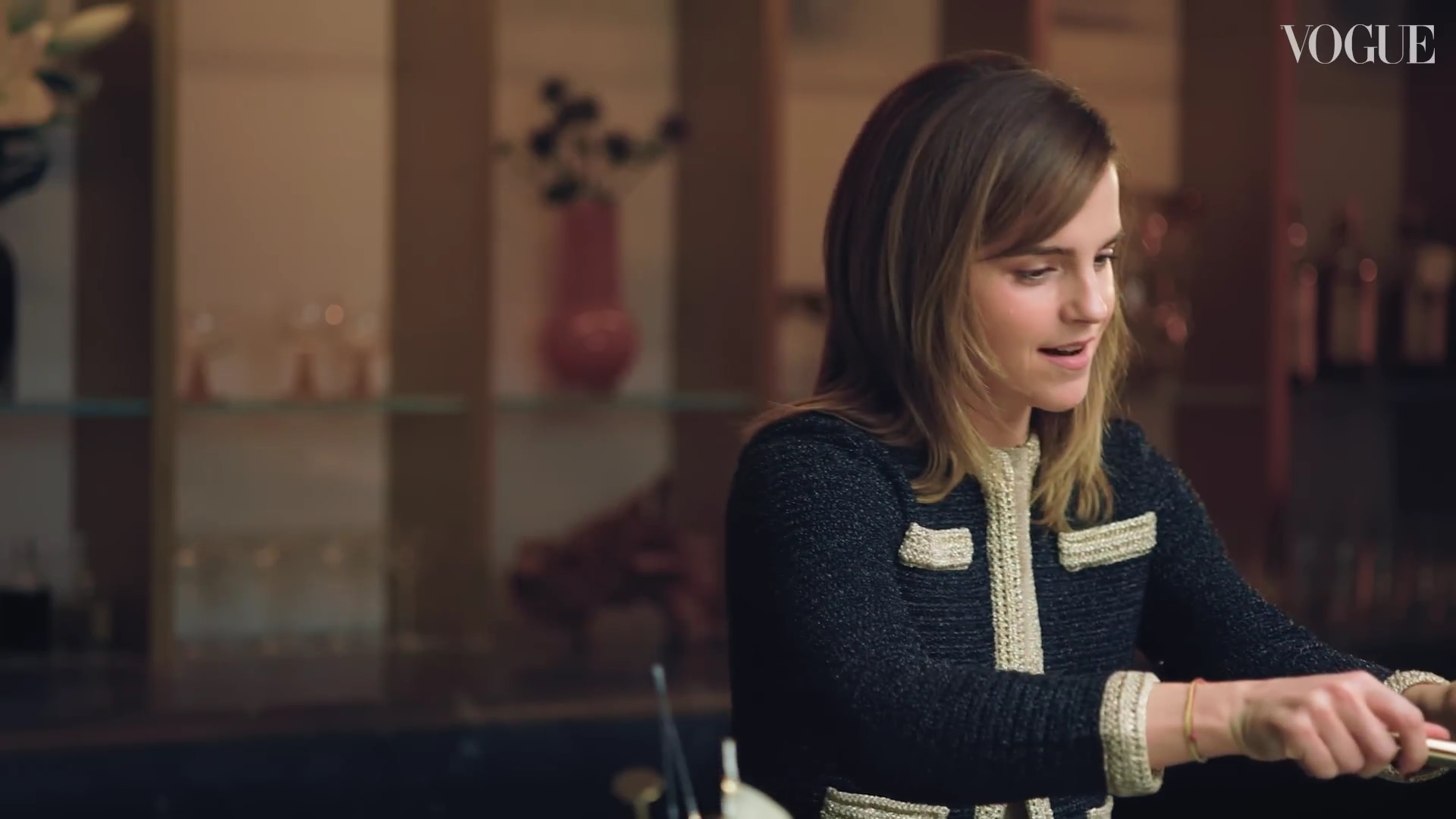 EmmaWatsonFan-dot-nl-2023VougeUK-MakingCocktails0059.jpg