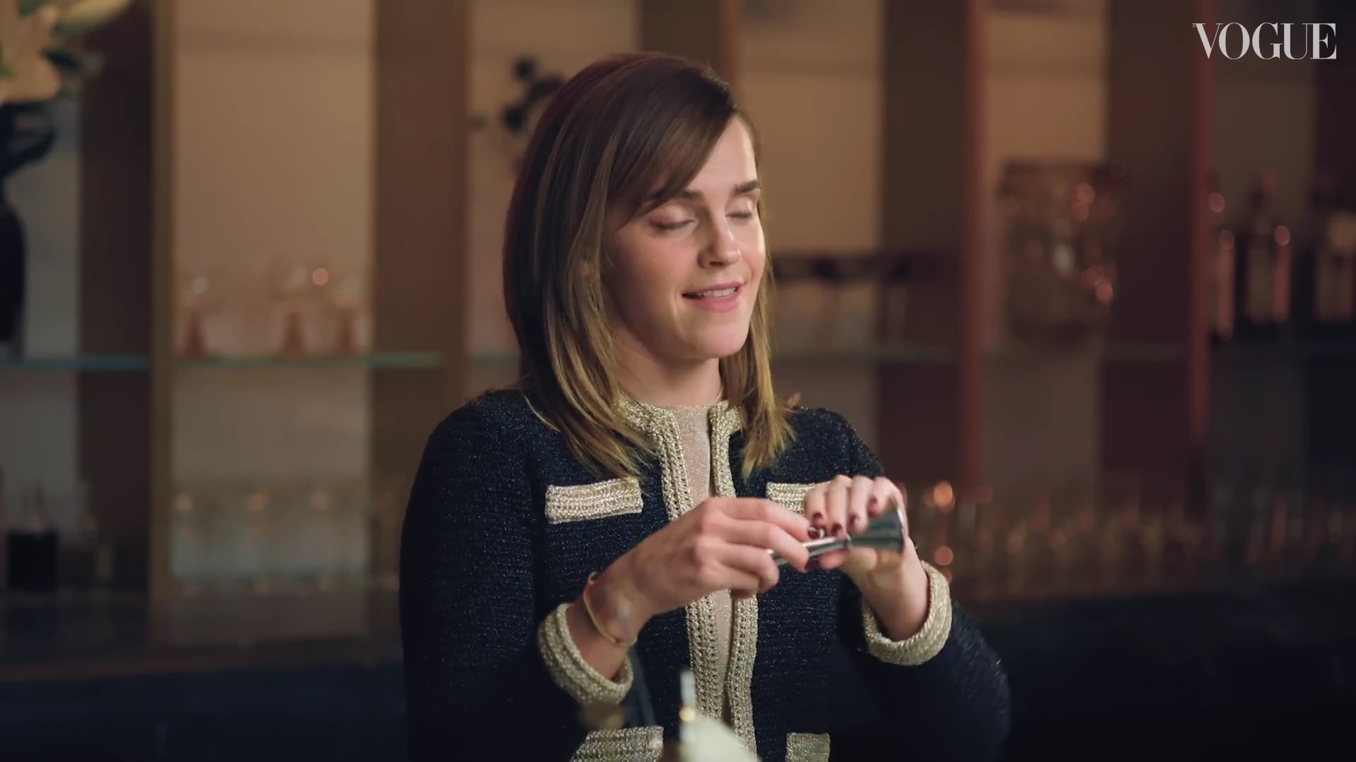 EmmaWatsonFan-dot-nl-2023VougeUK-MakingCocktails0065.jpg