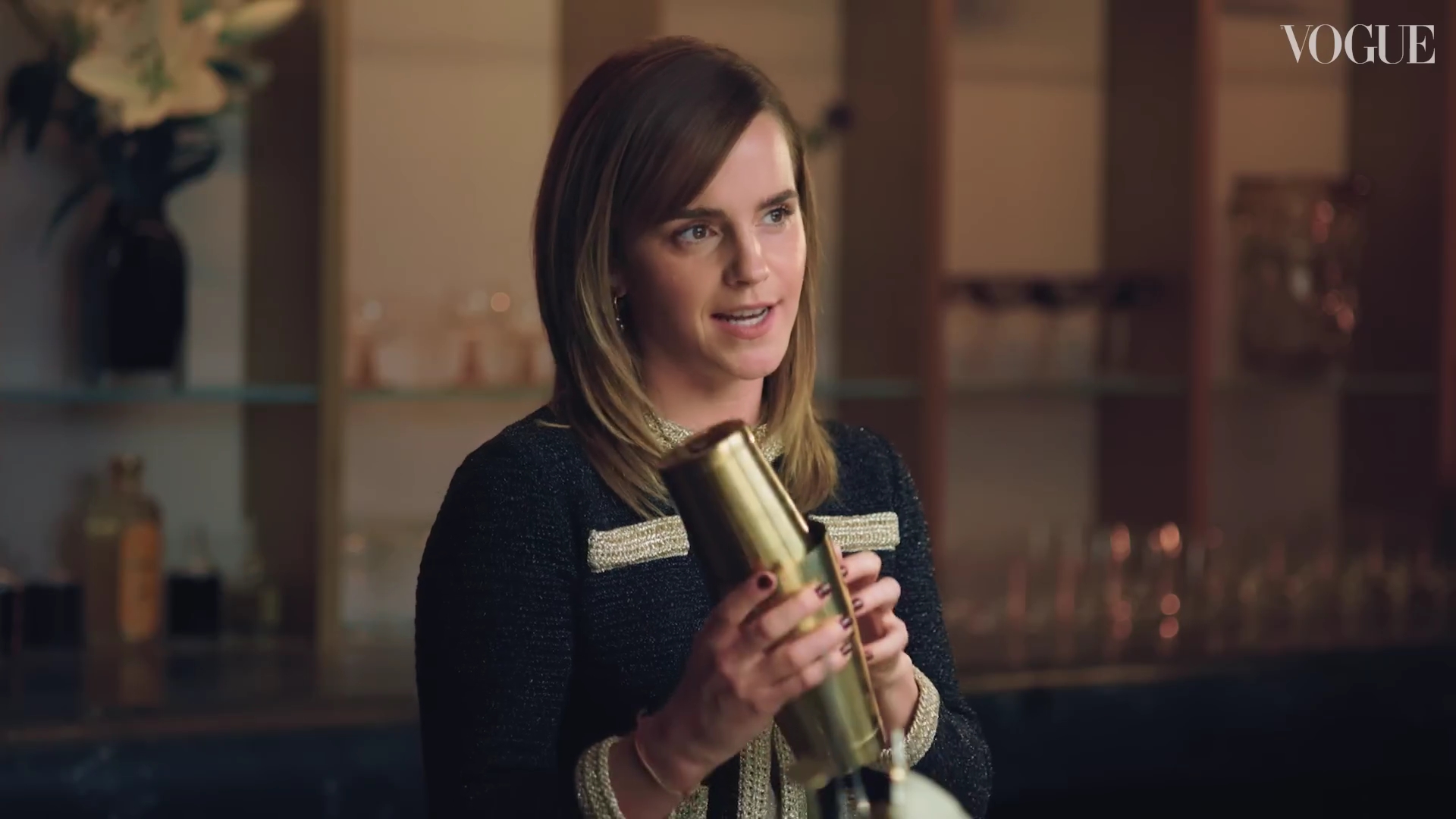 EmmaWatsonFan-dot-nl-2023VougeUK-MakingCocktails0103.jpg