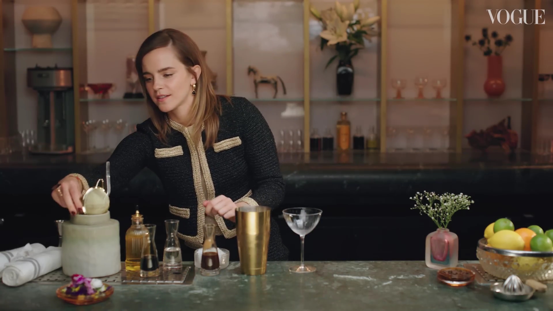 EmmaWatsonFan-dot-nl-2023VougeUK-MakingCocktails0123.jpg