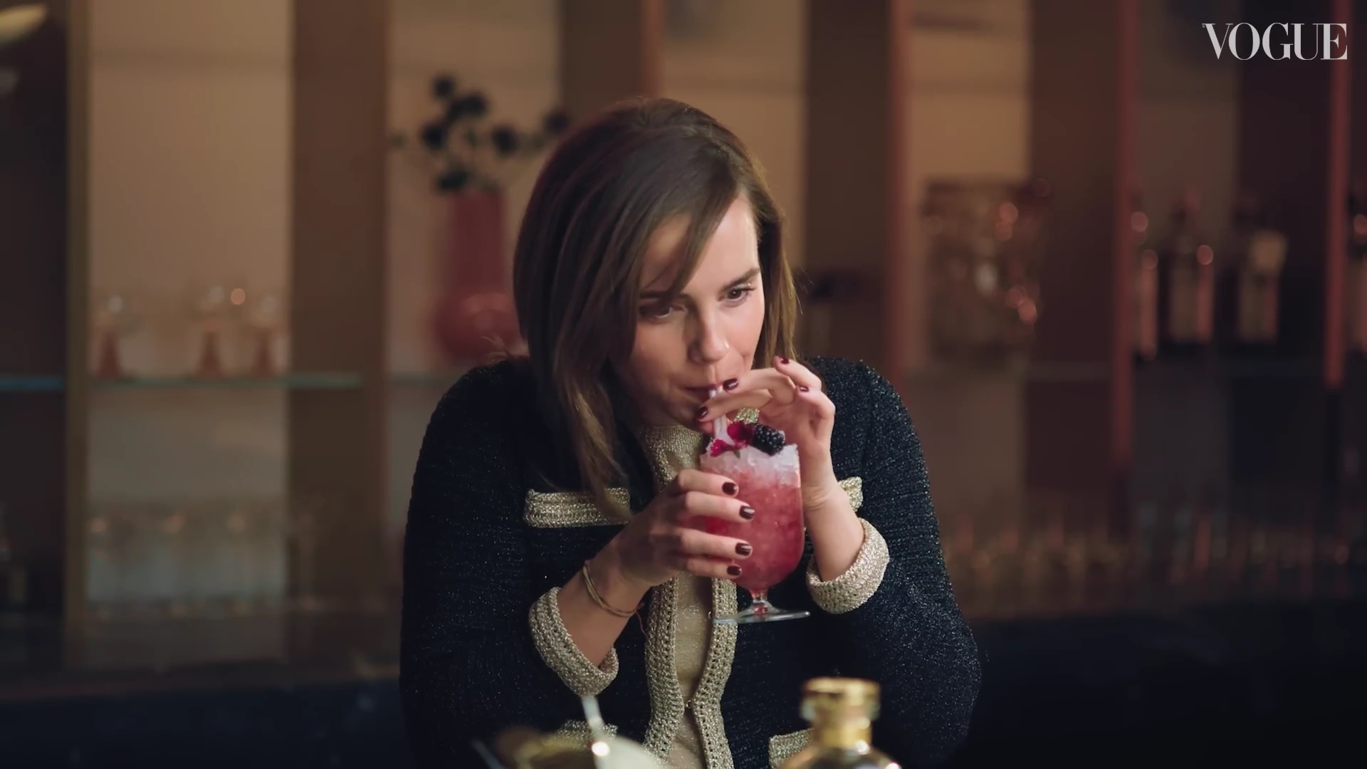 EmmaWatsonFan-dot-nl-2023VougeUK-MakingCocktails0254.jpg