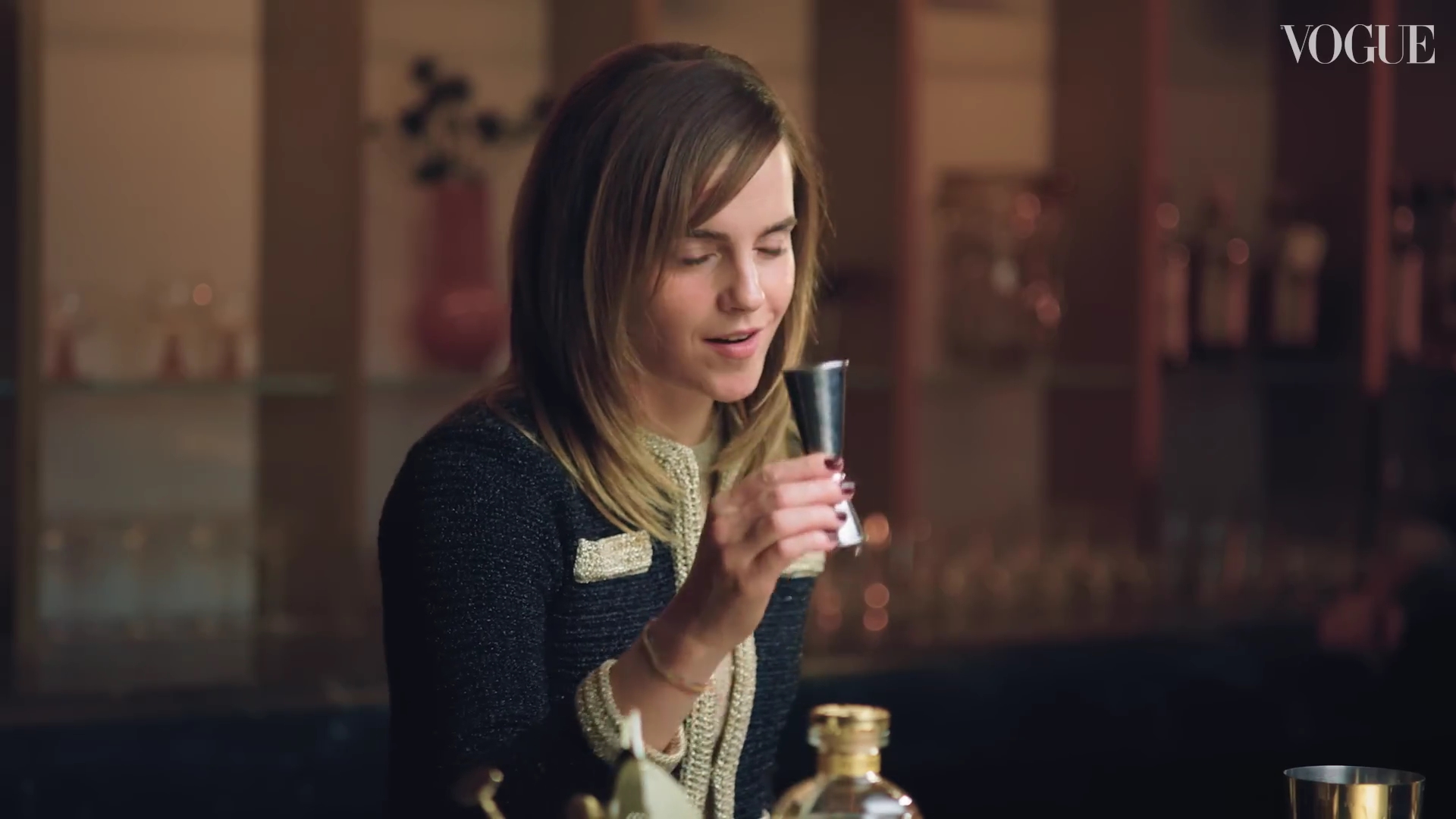 EmmaWatsonFan-dot-nl-2023VougeUK-MakingCocktails0305.jpg